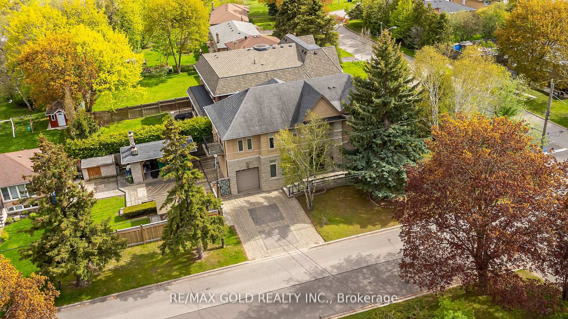 1 Lissom Crescent, Toronto, ON M2R 2N9