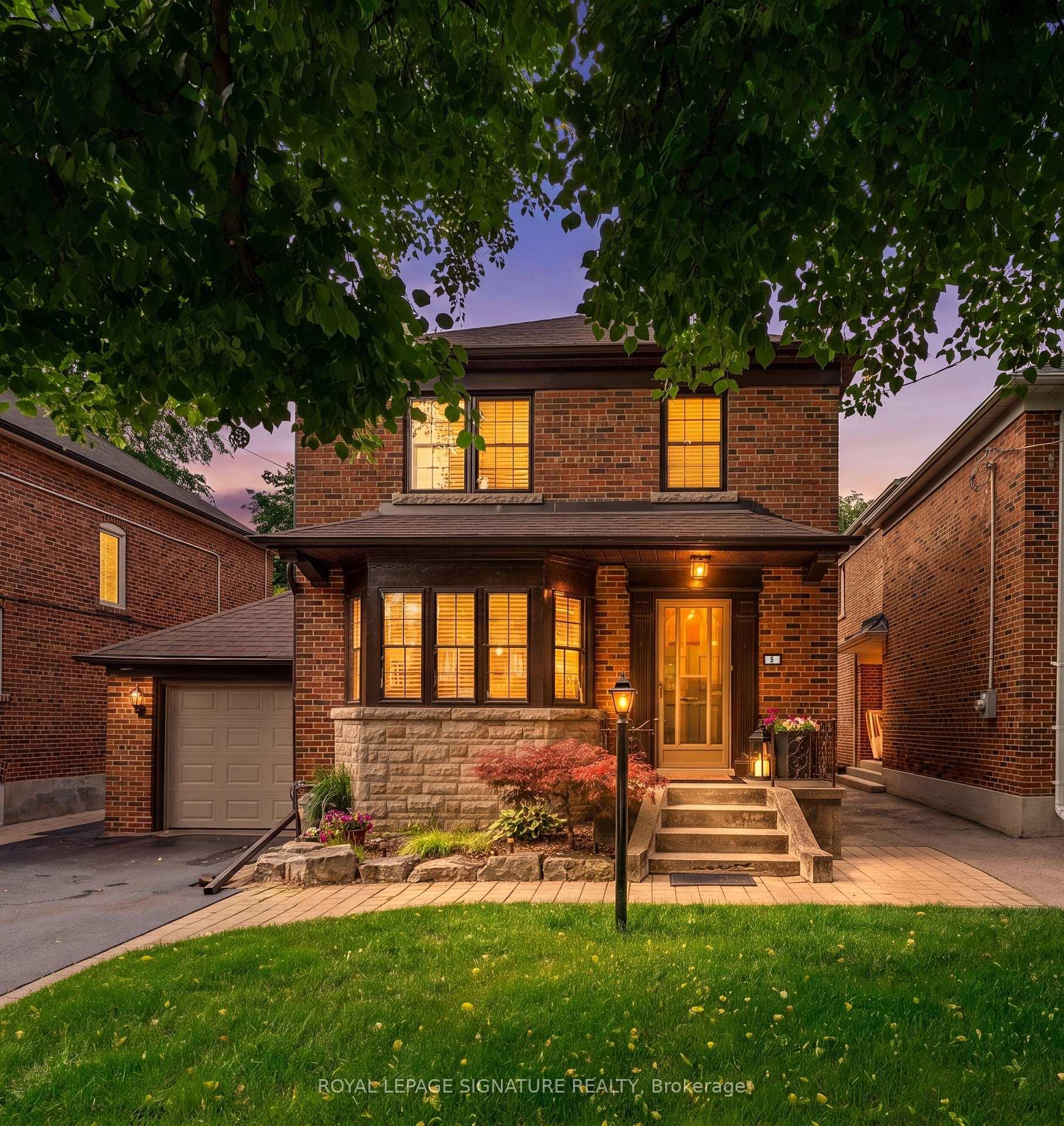 5 Armour Boulevard, Toronto, ON M5M 3B9