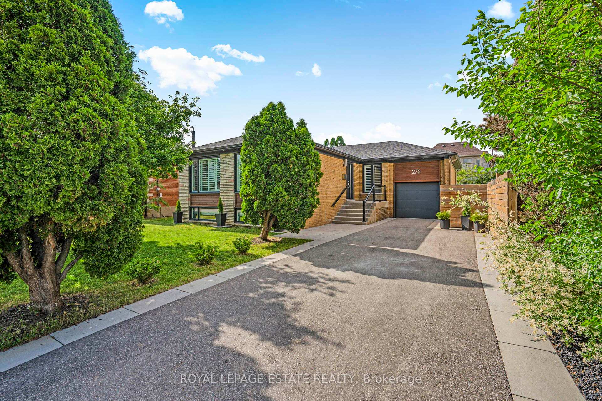 272 Searle Avenue, Toronto, ON M3H 4C4