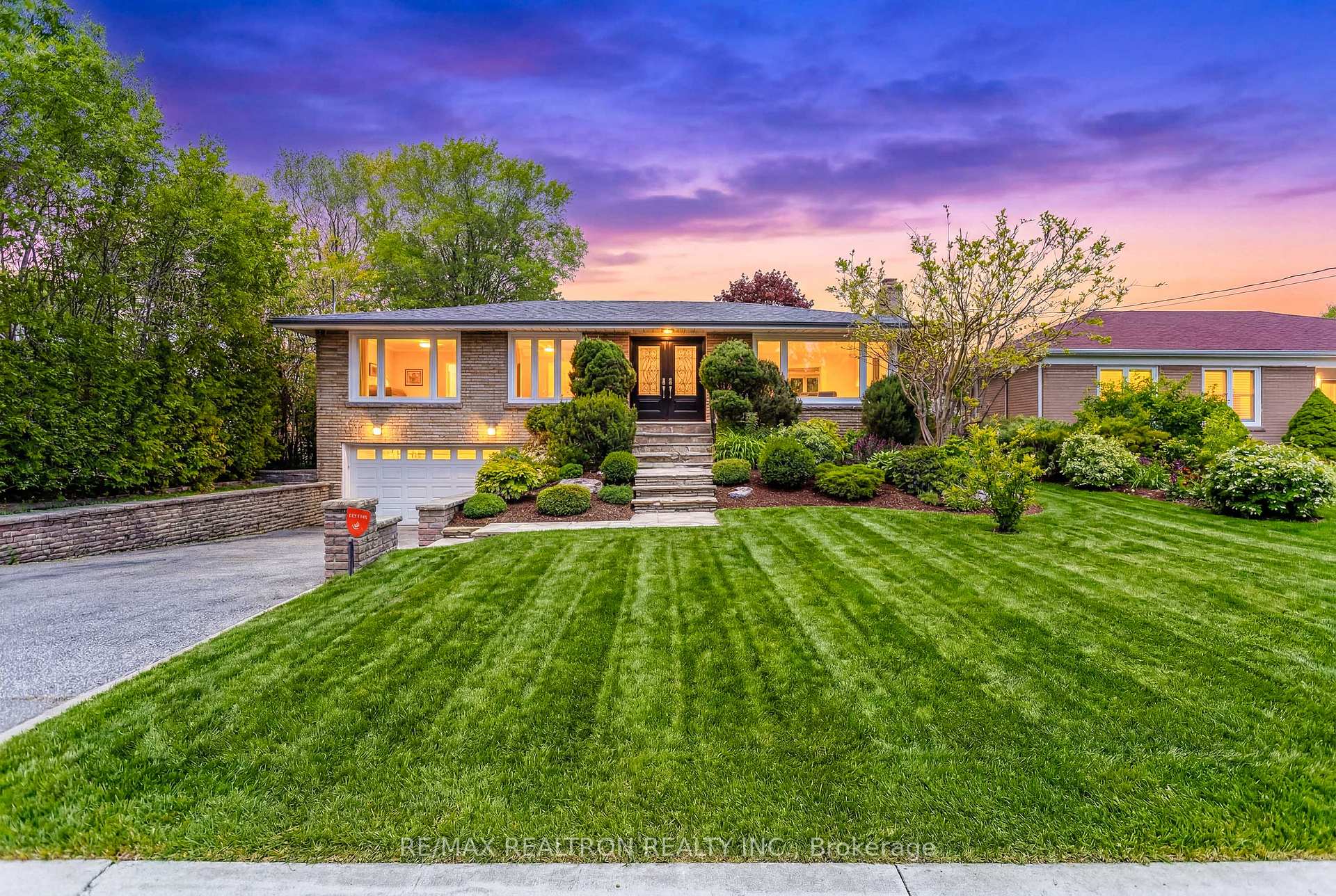 104 Waterloo Avenue, Toronto, ON M3H 3Y5