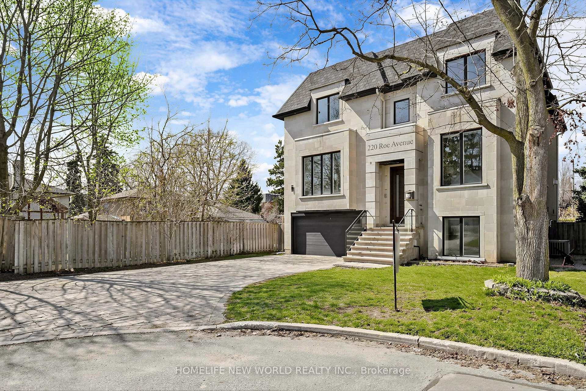 220 Roe Avenue, Toronto, ON M5M 2J4