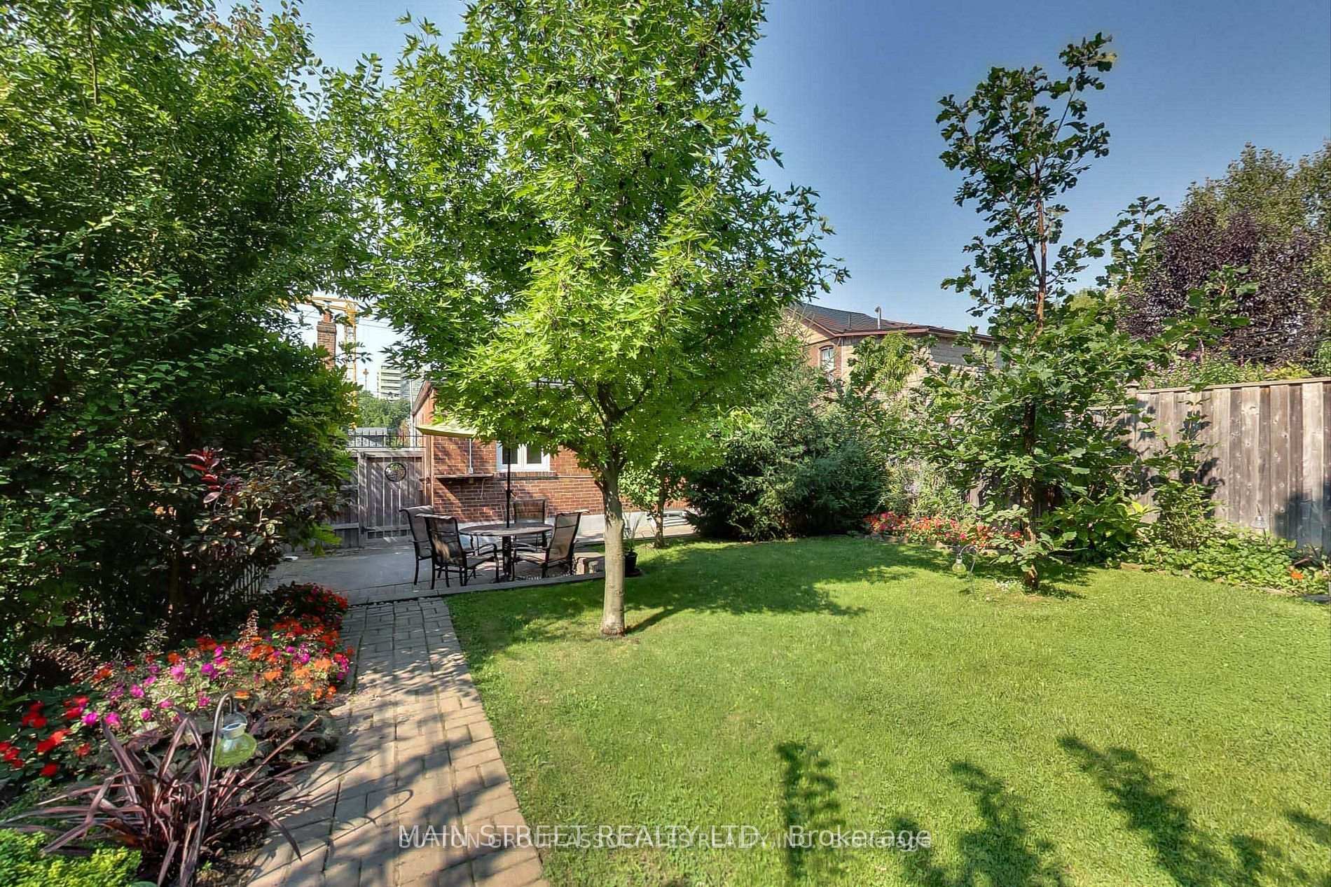 595 Northcliffe Boulevard, Toronto, ON M6E 3L6