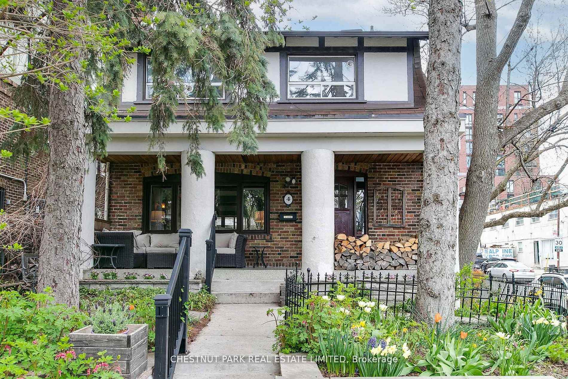 4 Biggar Avenue, Toronto, ON M6H 2N4