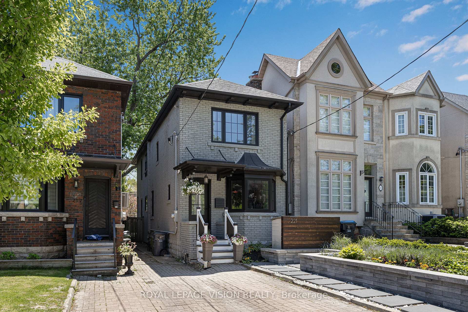 221 Bedford Park Avenue, Toronto, ON M5M 1J4