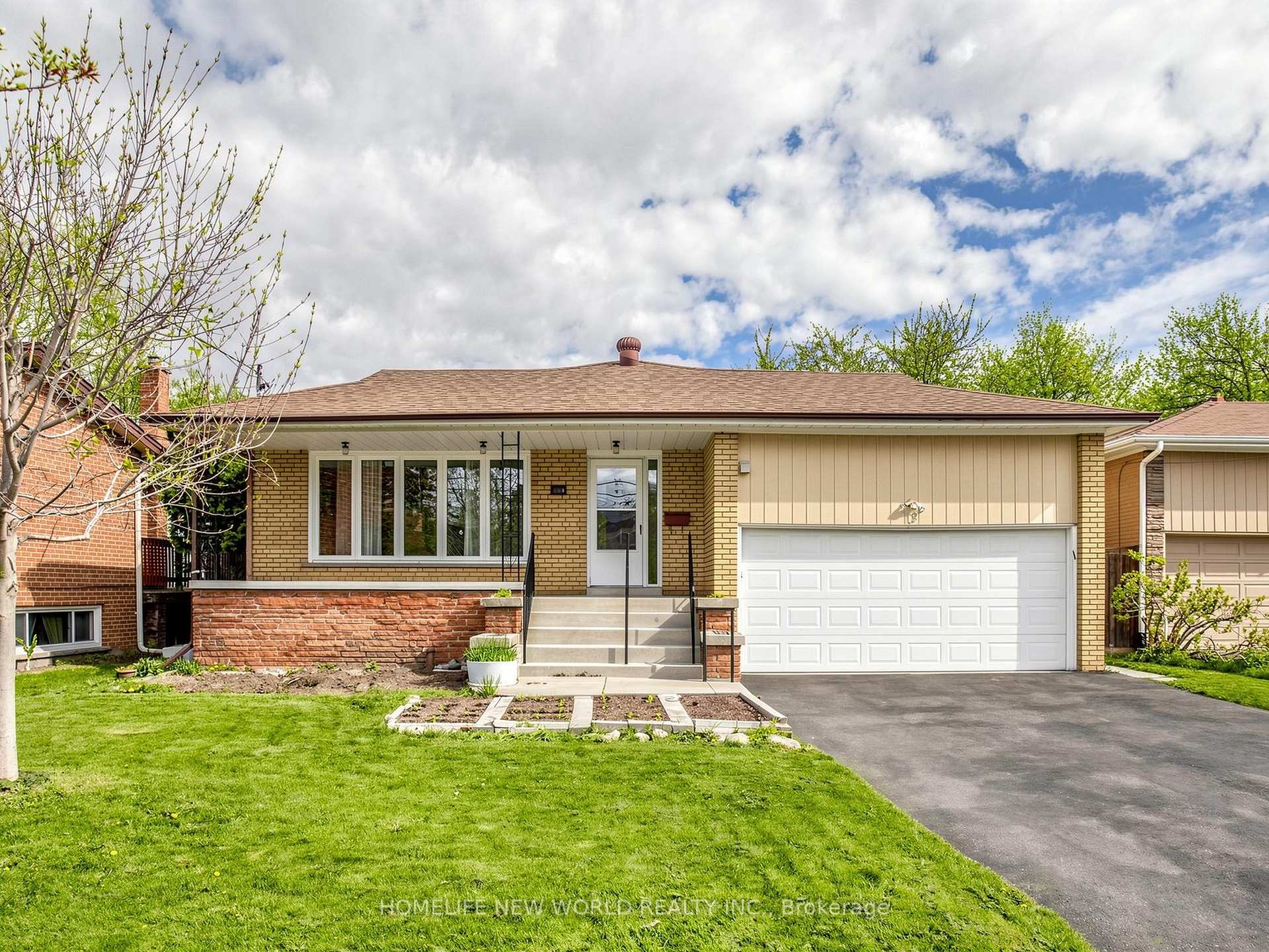 19 Robingrove Road, Toronto, ON M2R 2Z6