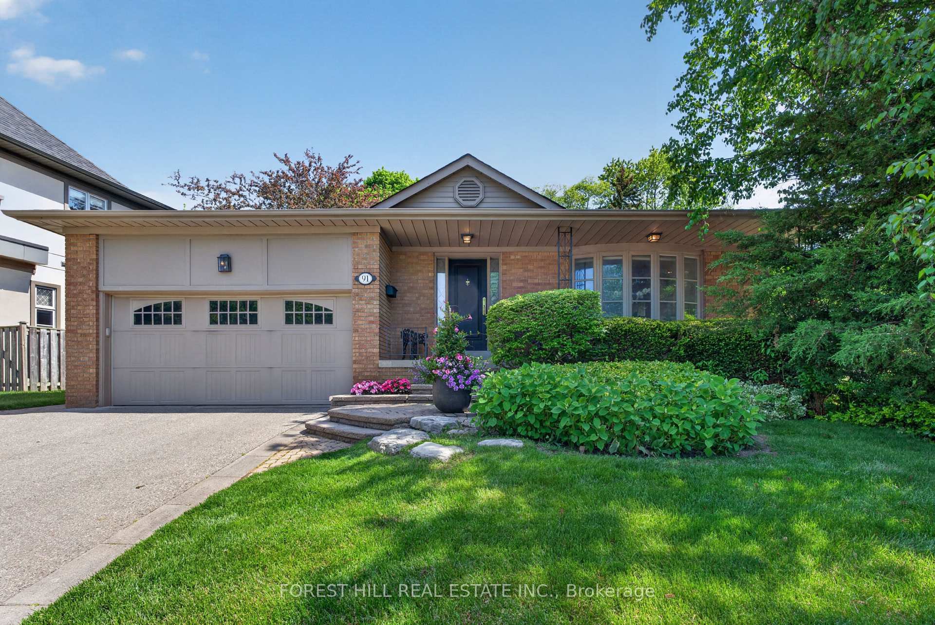 91 Montressor Drive, Toronto, ON M2P 1Z3