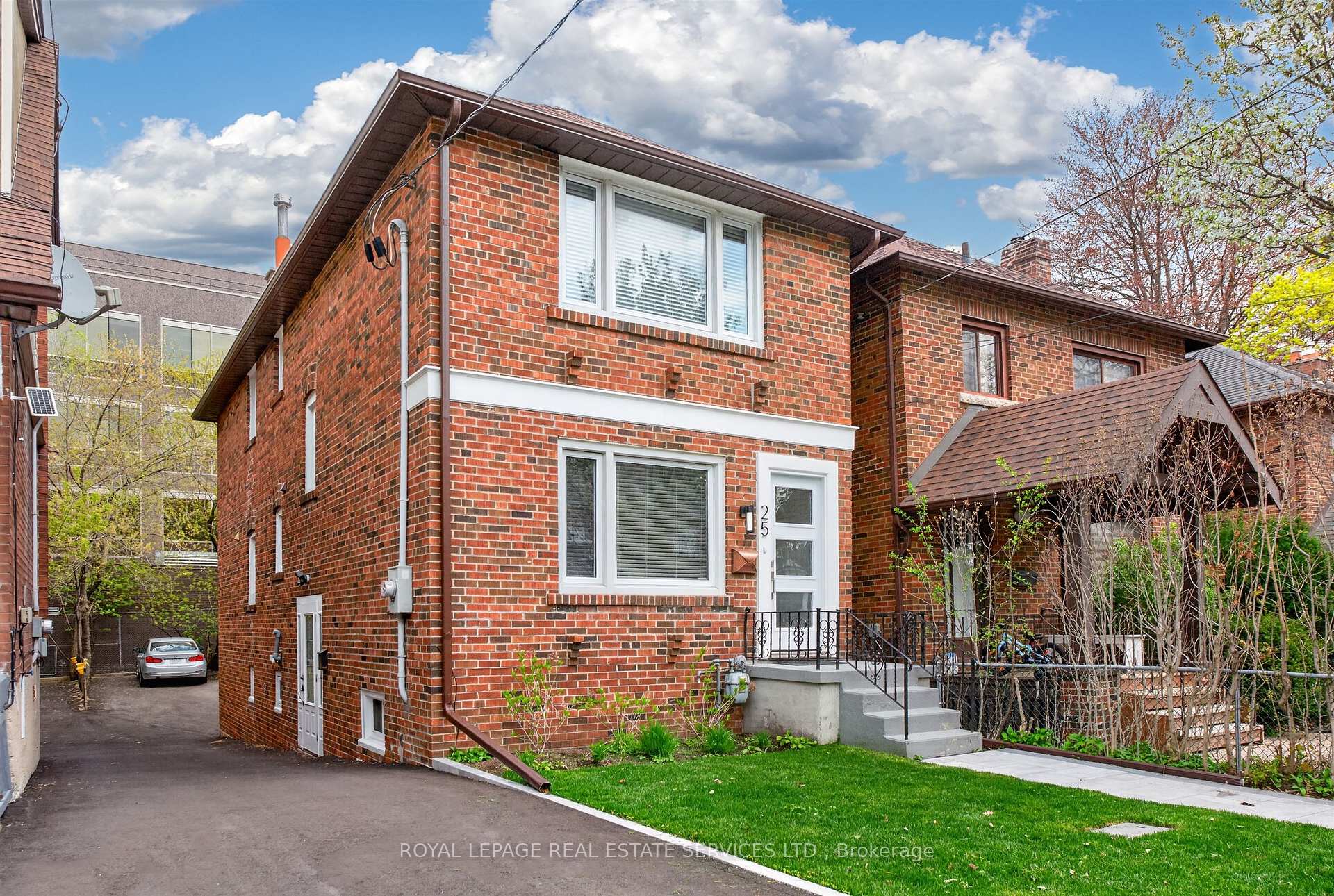 25 Lorindale Avenue, Toronto, ON M5M 3C3
