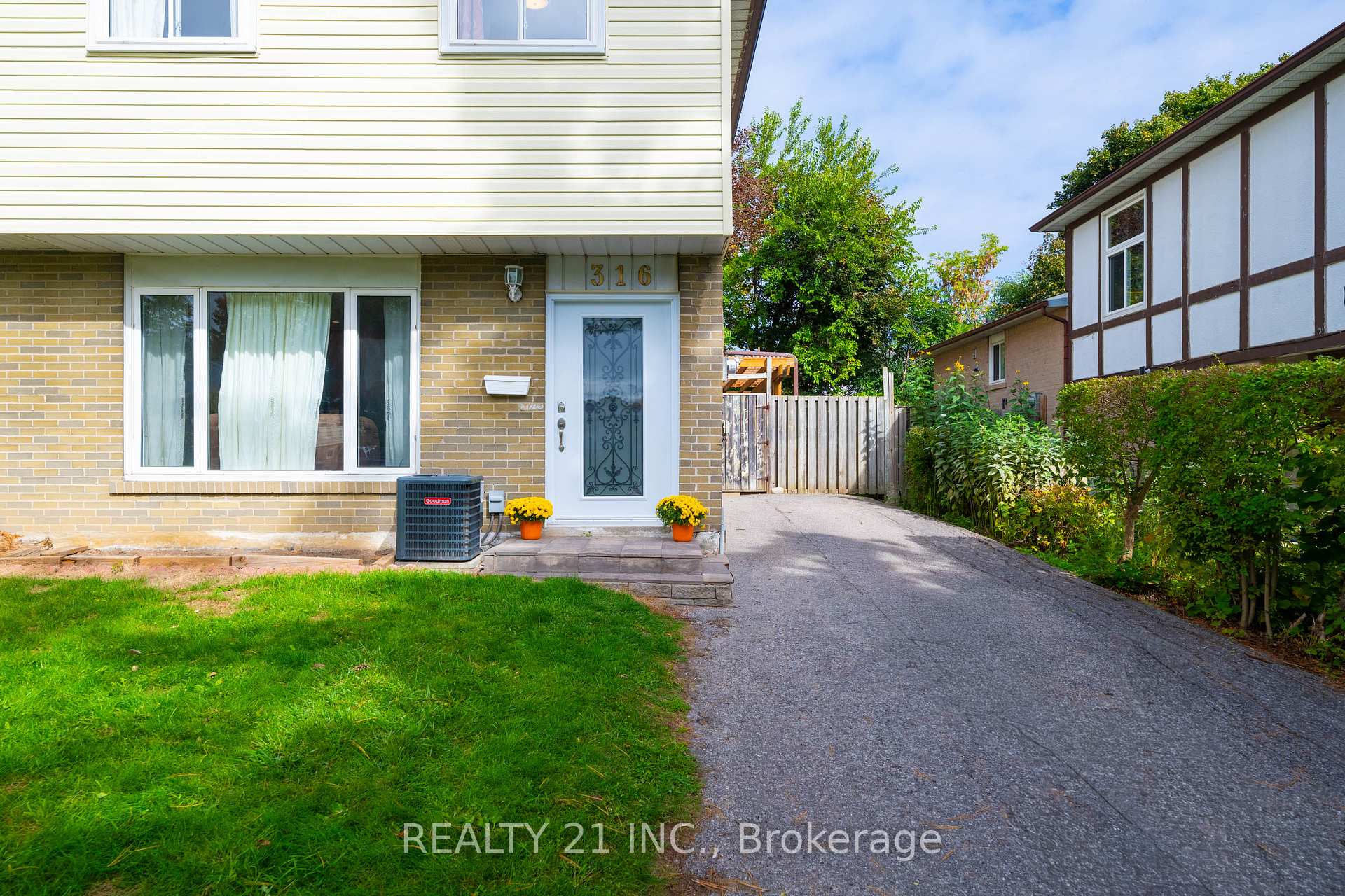 316 Hollyberry Trail, Toronto, ON M2H 2P4