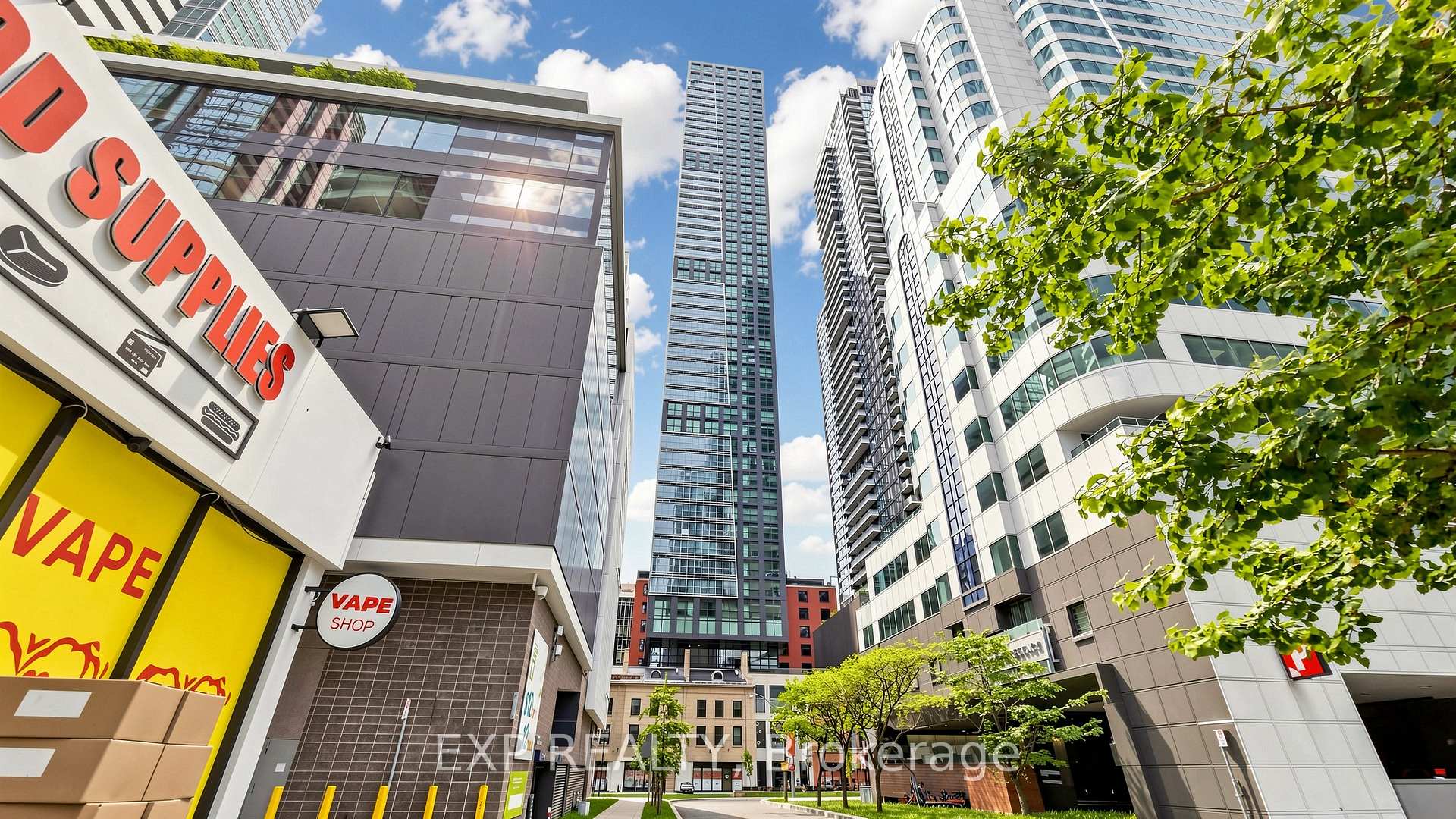 327 king Street W 601, Toronto, ON M5V 0W7