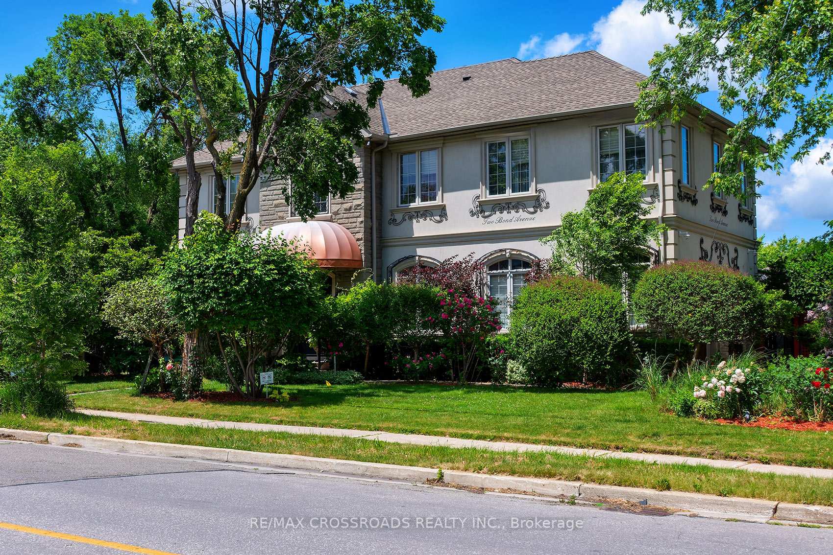 2 Bond Avenue, Toronto, ON M3B 1L8