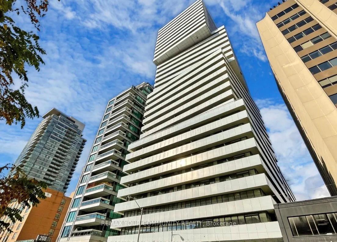 200 Bloor Street W 2006, Toronto, ON M5S 1T8