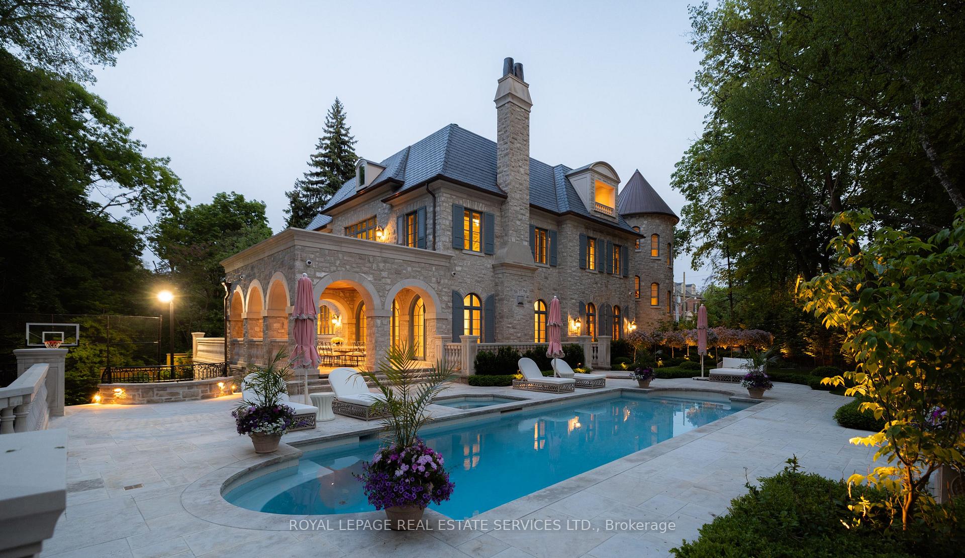 221 Forest Hill Road, Toronto, ON M5P 2N3