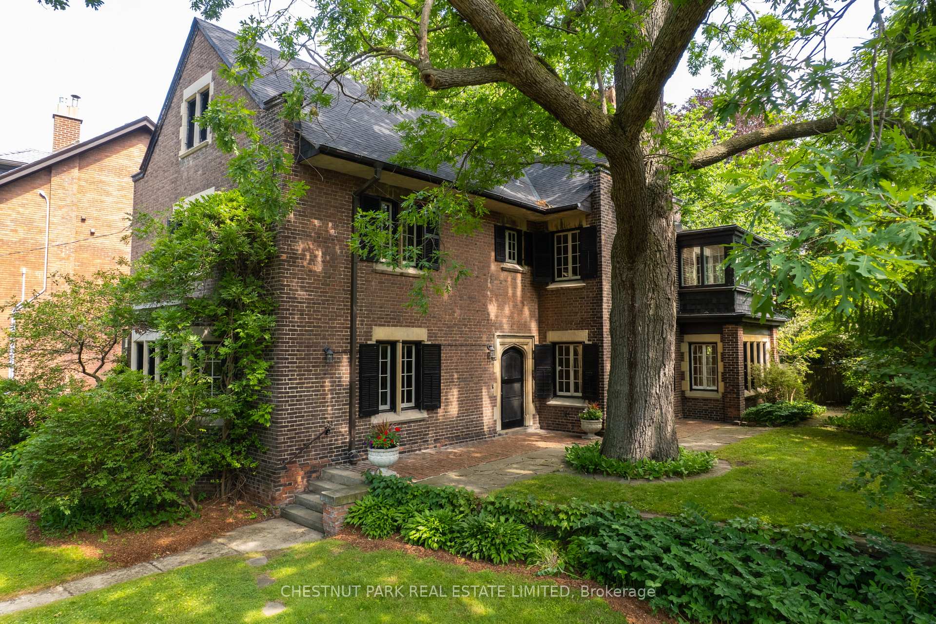24 Castle Frank Crescent, Toronto, ON M4W 3A3