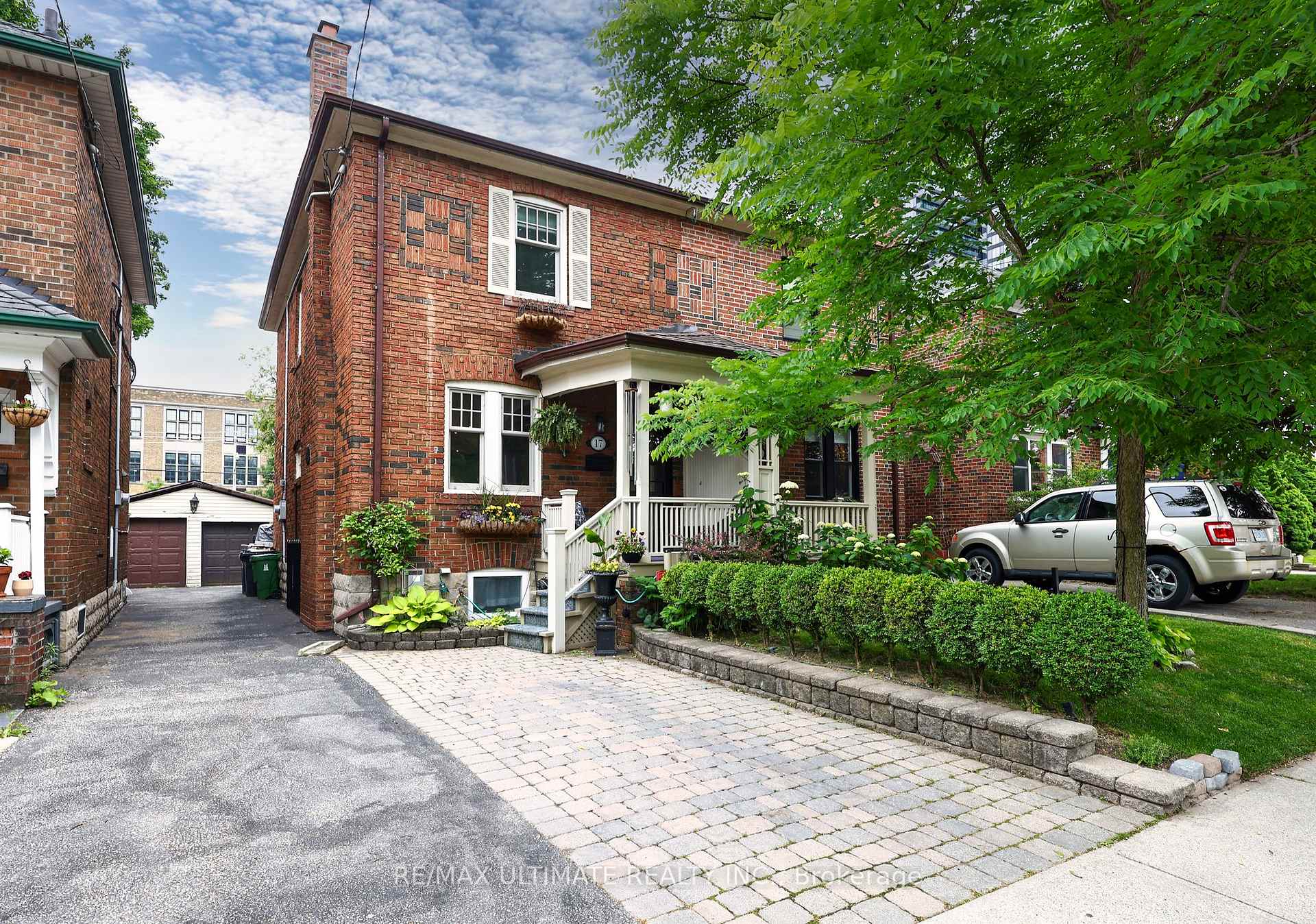 17 Elvina Gardens, Toronto, ON M4P 1X7