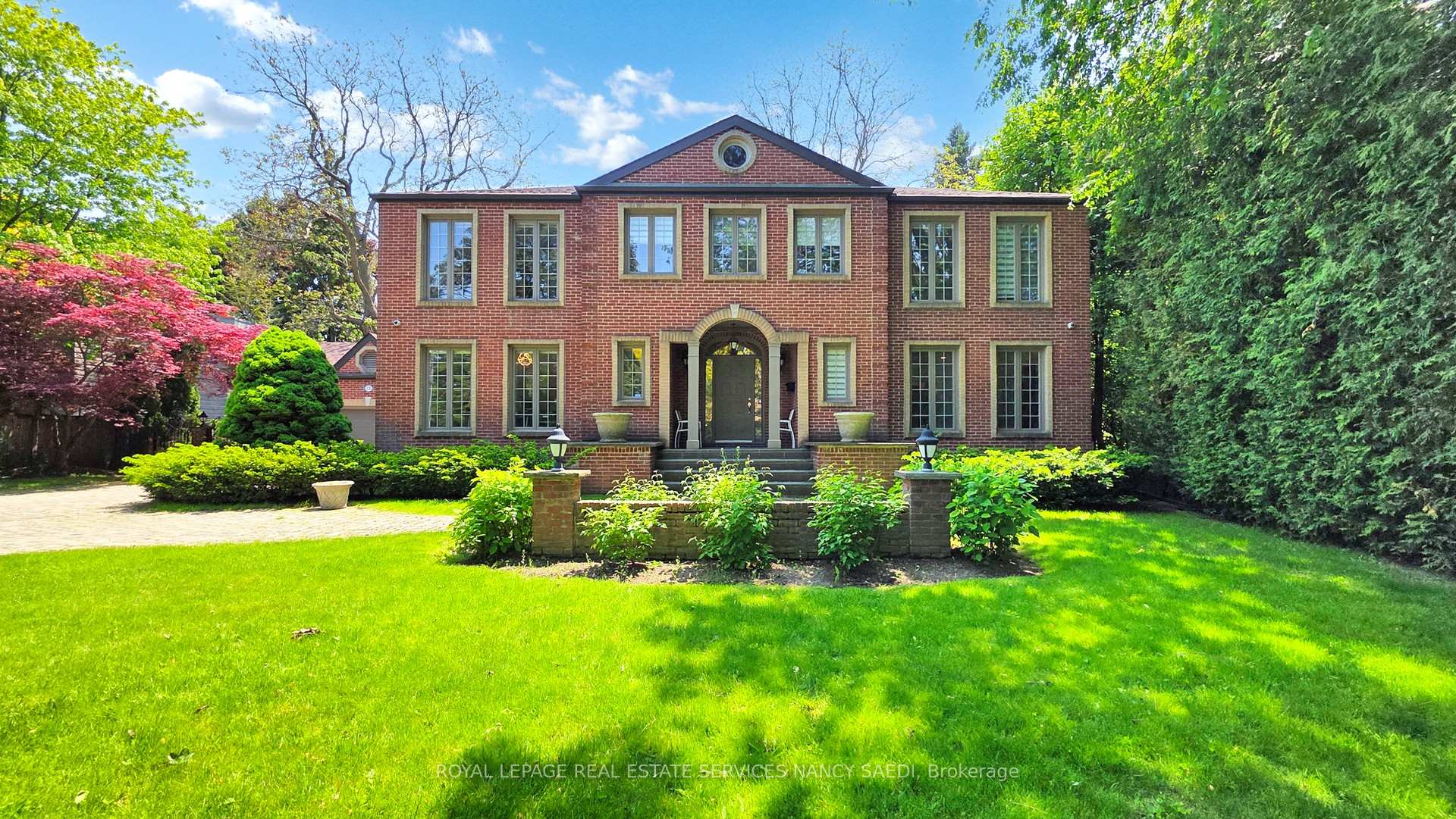 21 Forest Heights Boulevard, Toronto, ON M2L 1G4