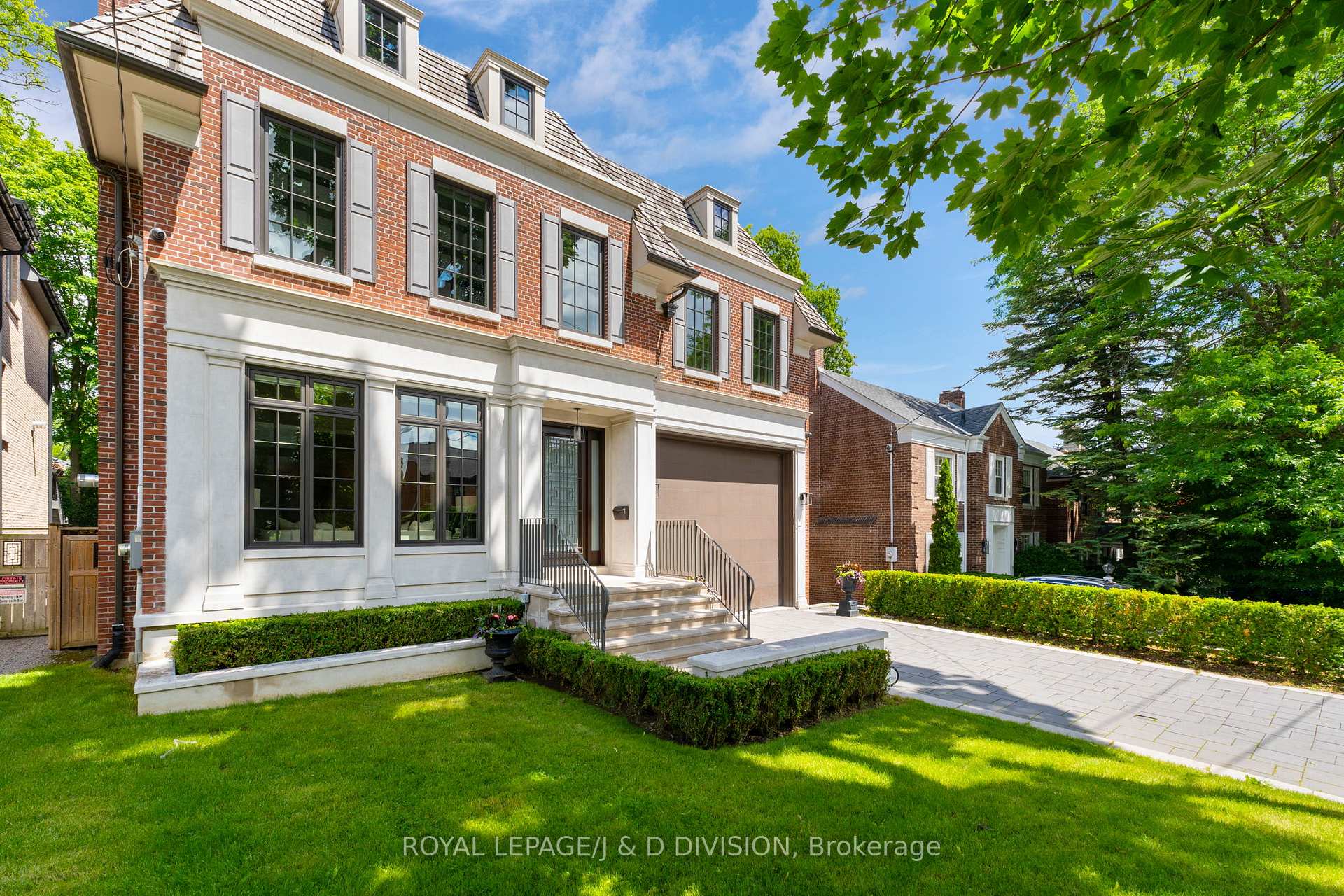 224 St Leonards Avenue, Toronto, ON M4N 1K7