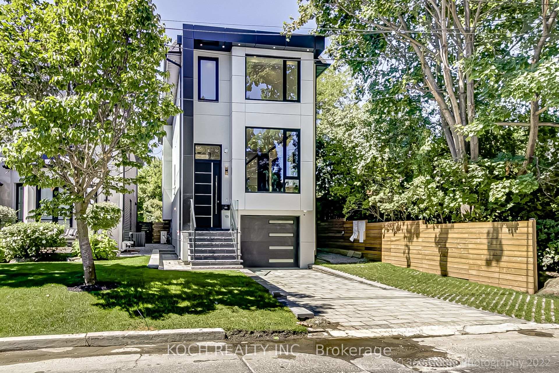 184 Falkirk Street, Toronto, ON M5M 4K6