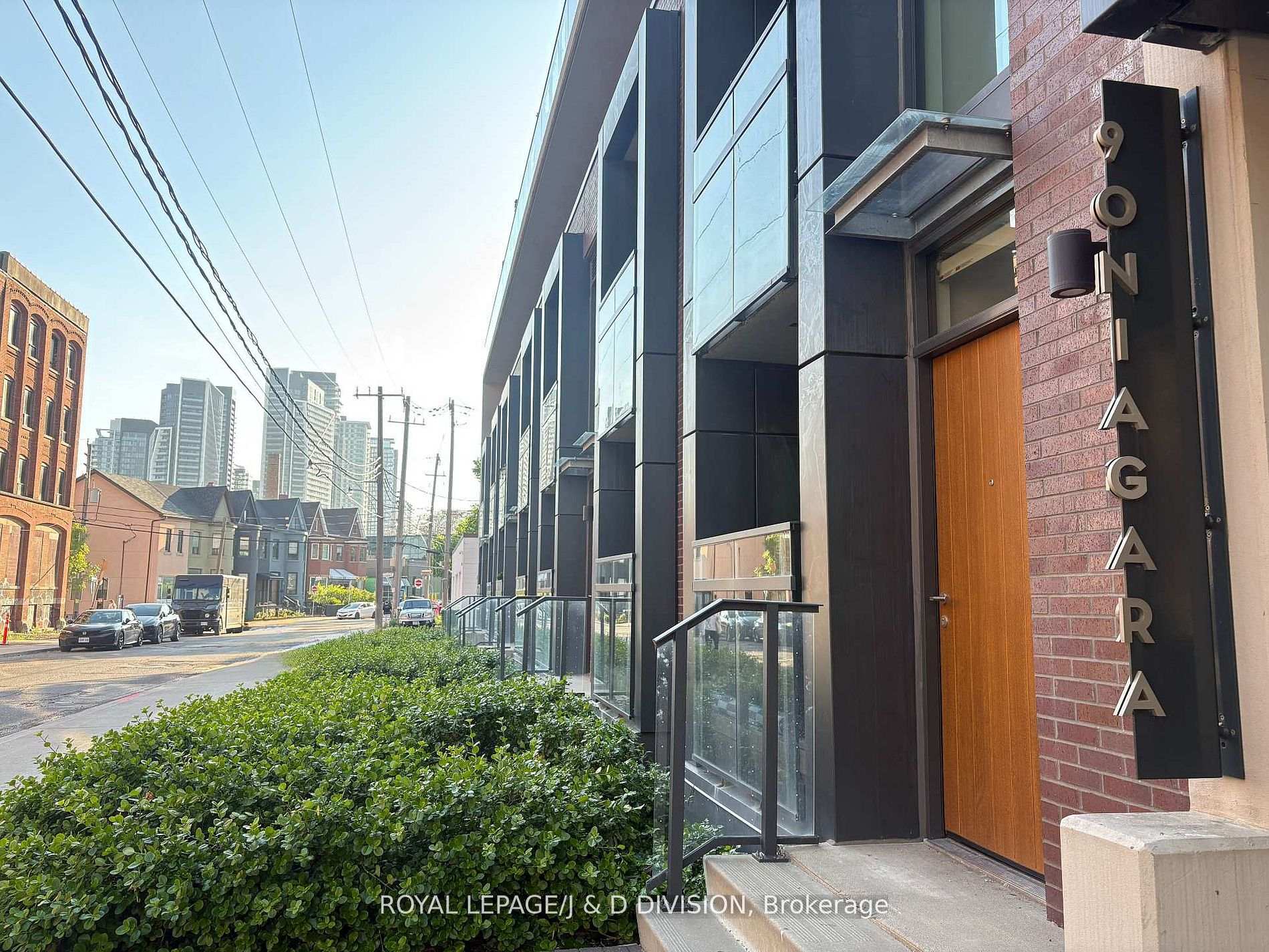 90 Niagara Street 405, Toronto, ON M5V 0P9
