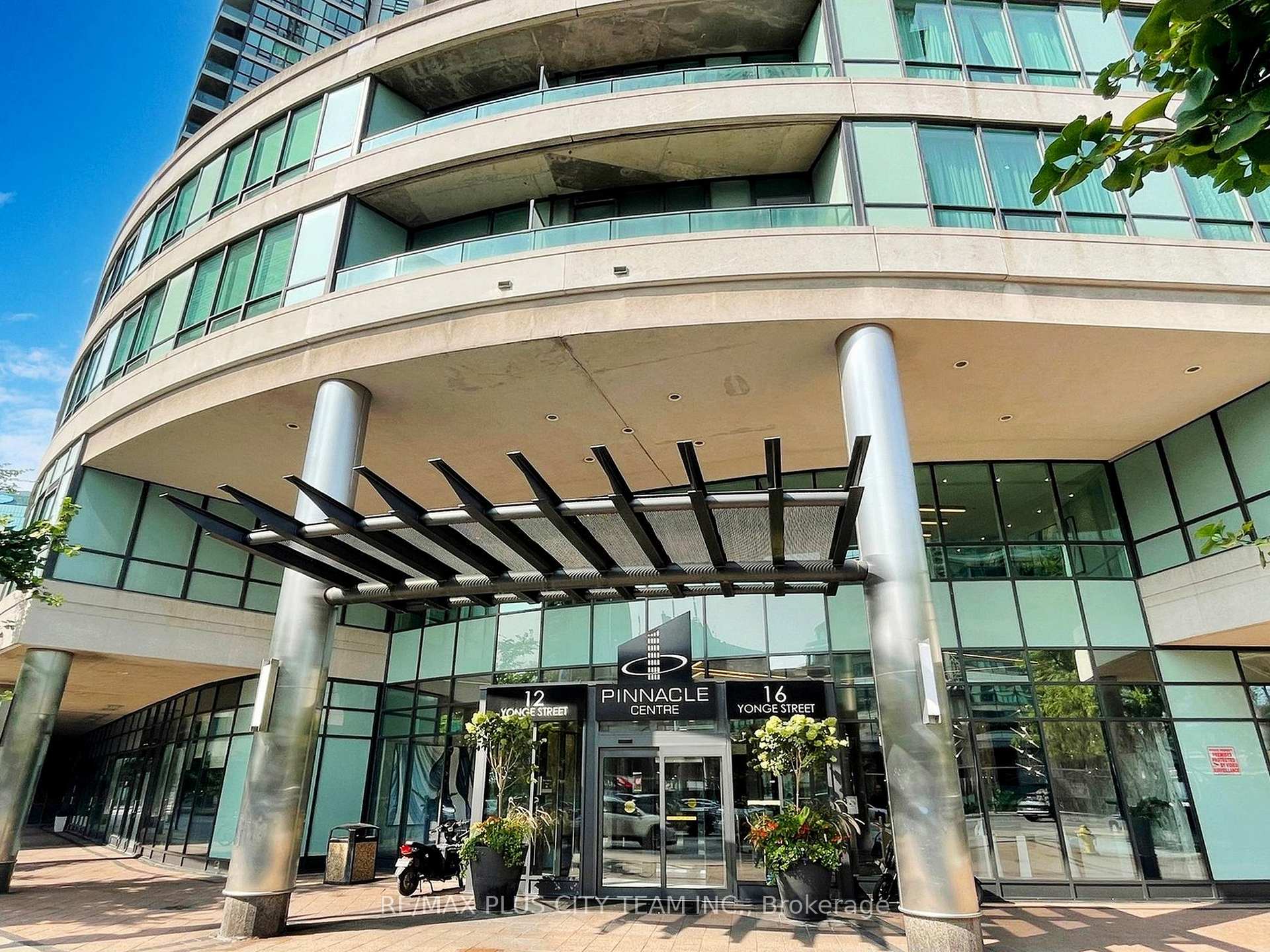 16 Yonge Street 502, Toronto, ON M5E 2A1