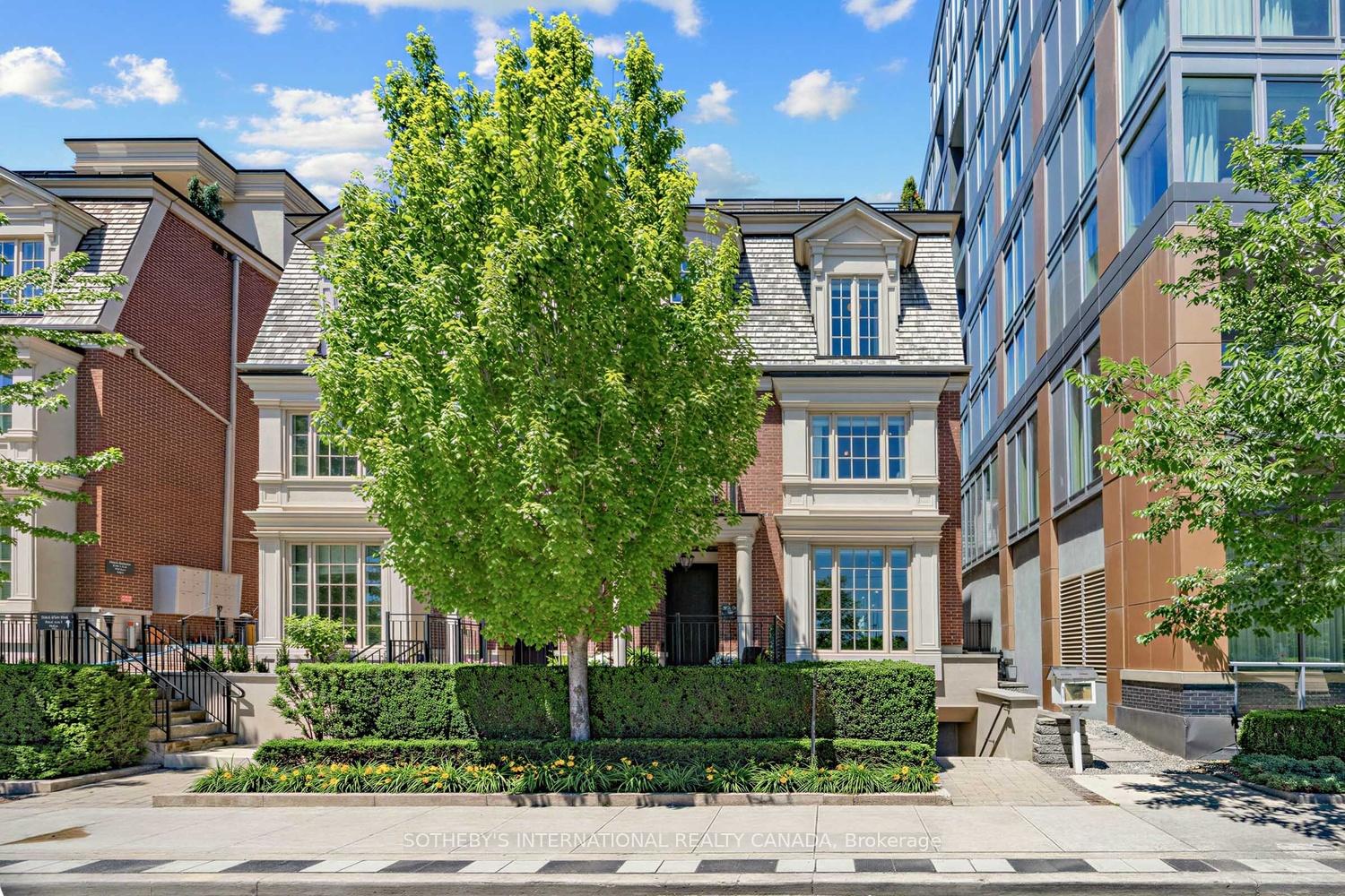 288 St Clair Avenue W TH2, Toronto, ON M4V 1S3