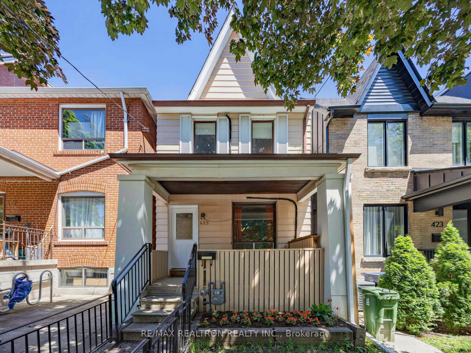 425 Clinton Street, Toronto, ON M6G 2Z1