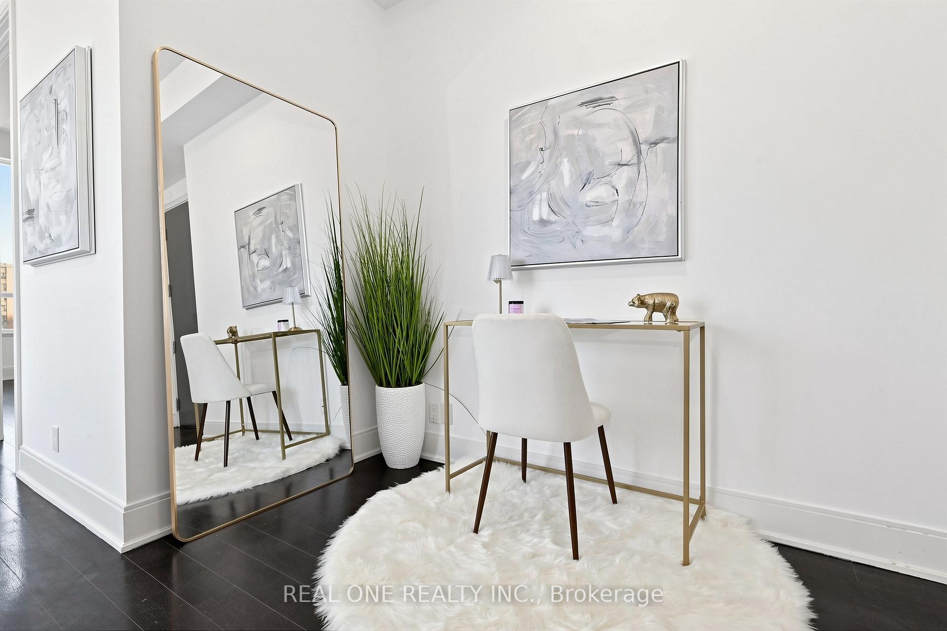 21 Balmuto Street 1603, Toronto, ON M4Y 1W4