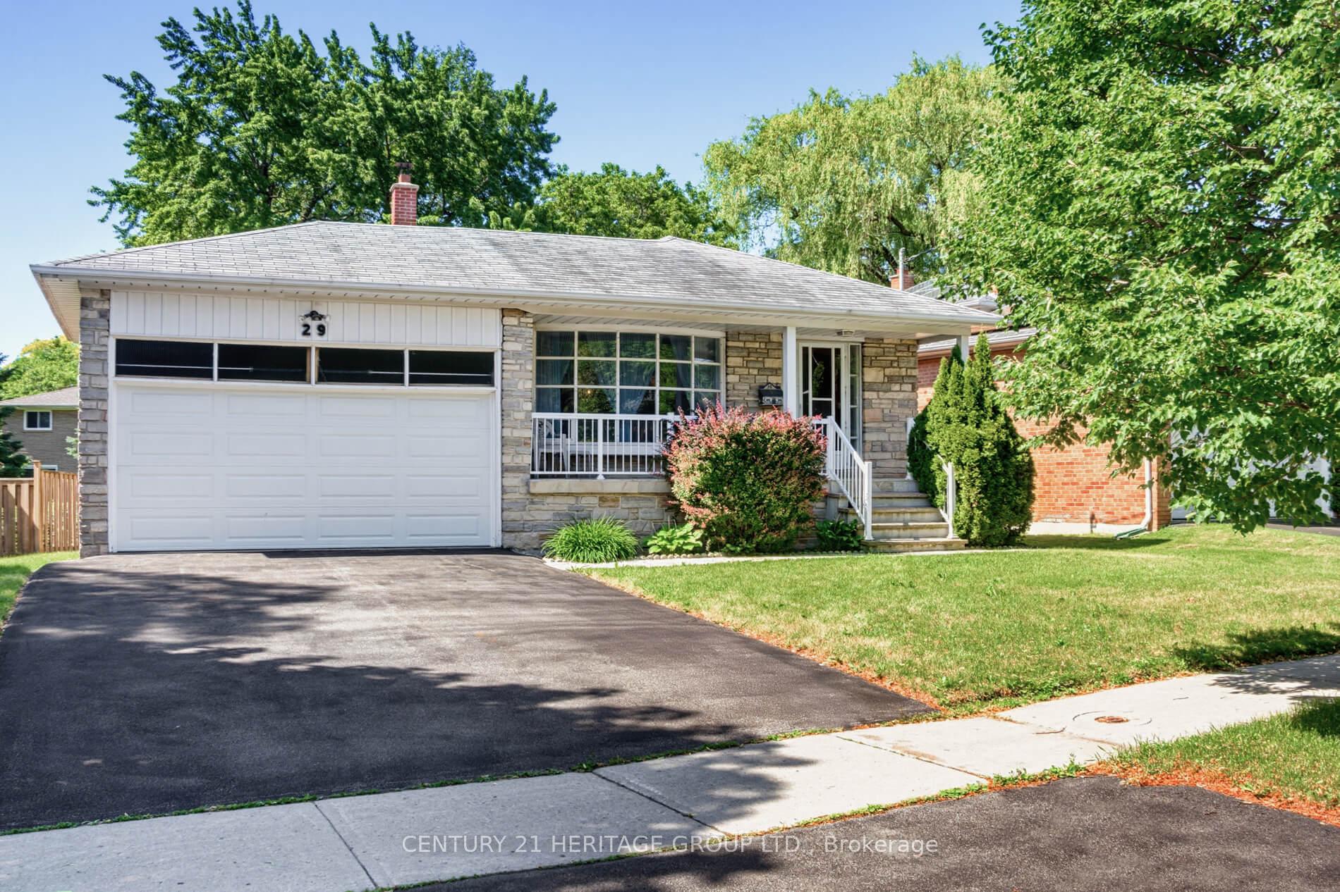 29 Lockmere Terrace, Toronto, ON M2J 2J5