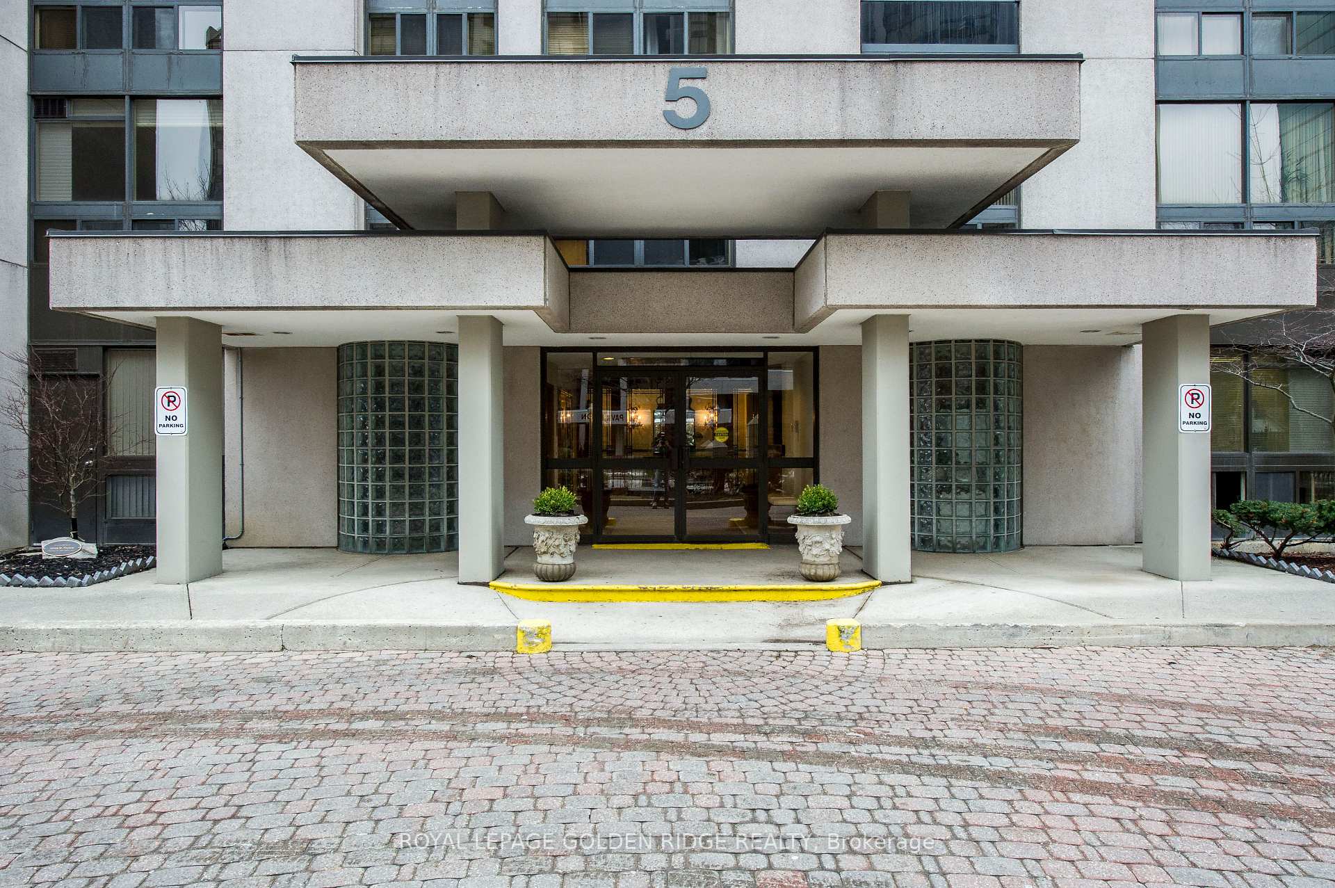 5 Kenneth Avenue 1003, Toronto, ON M2N 6M7