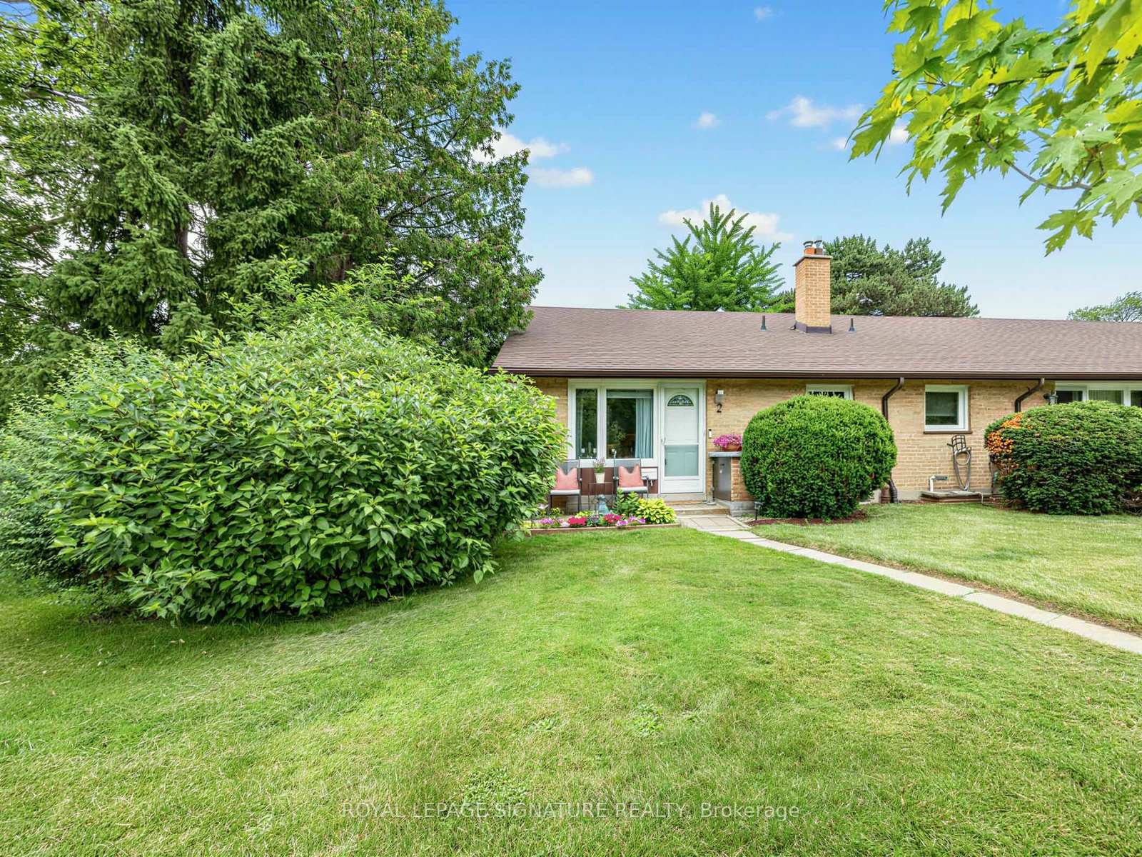 2 Southill Drive 2, Toronto, ON M3C 2H7