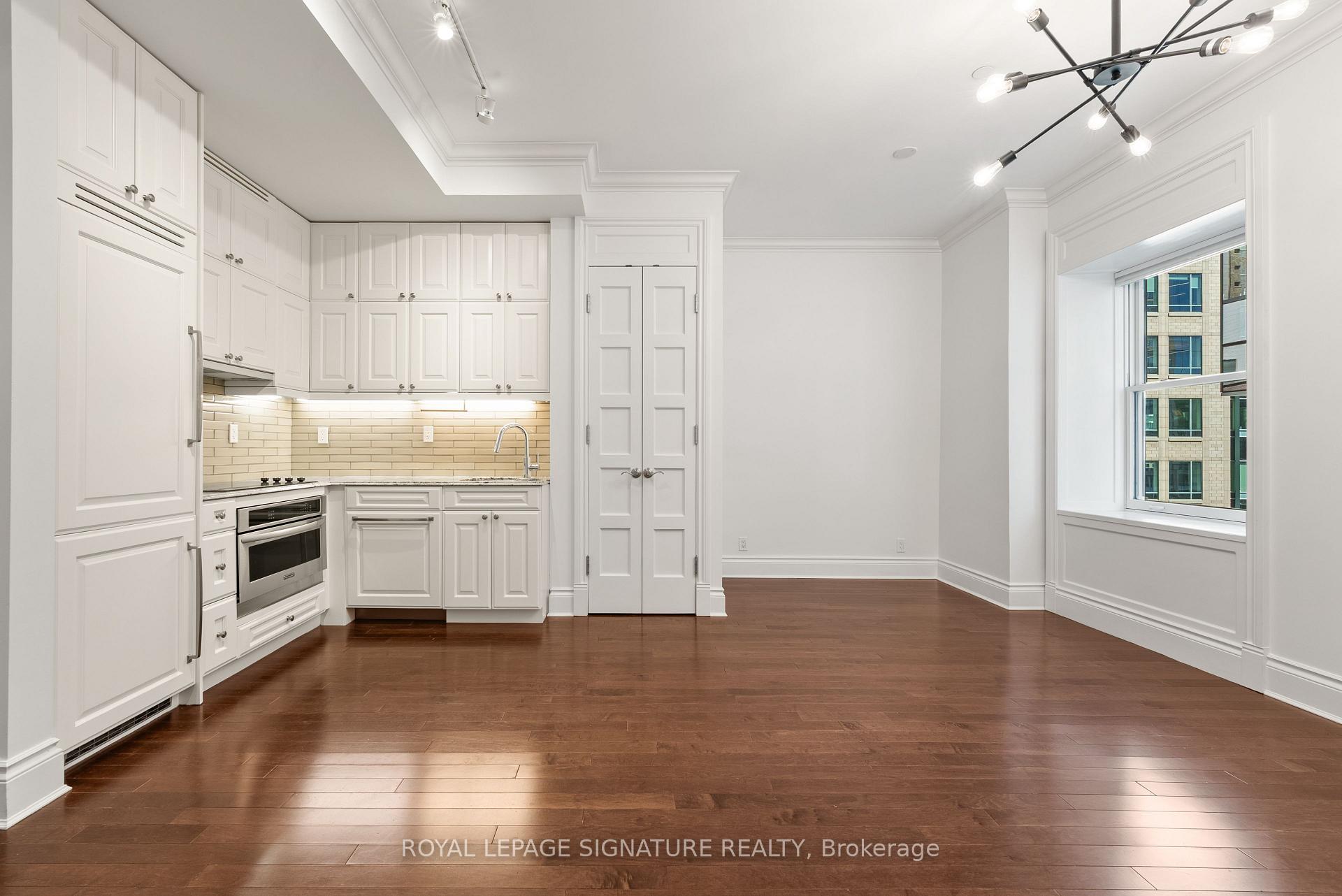 22 Leader Lane 542, Toronto, ON M5E 0B2