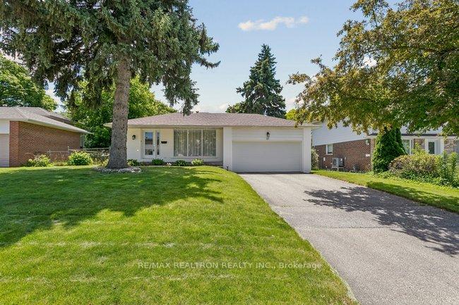 27 Elfindale Crescent, Toronto, ON M2J 1B6