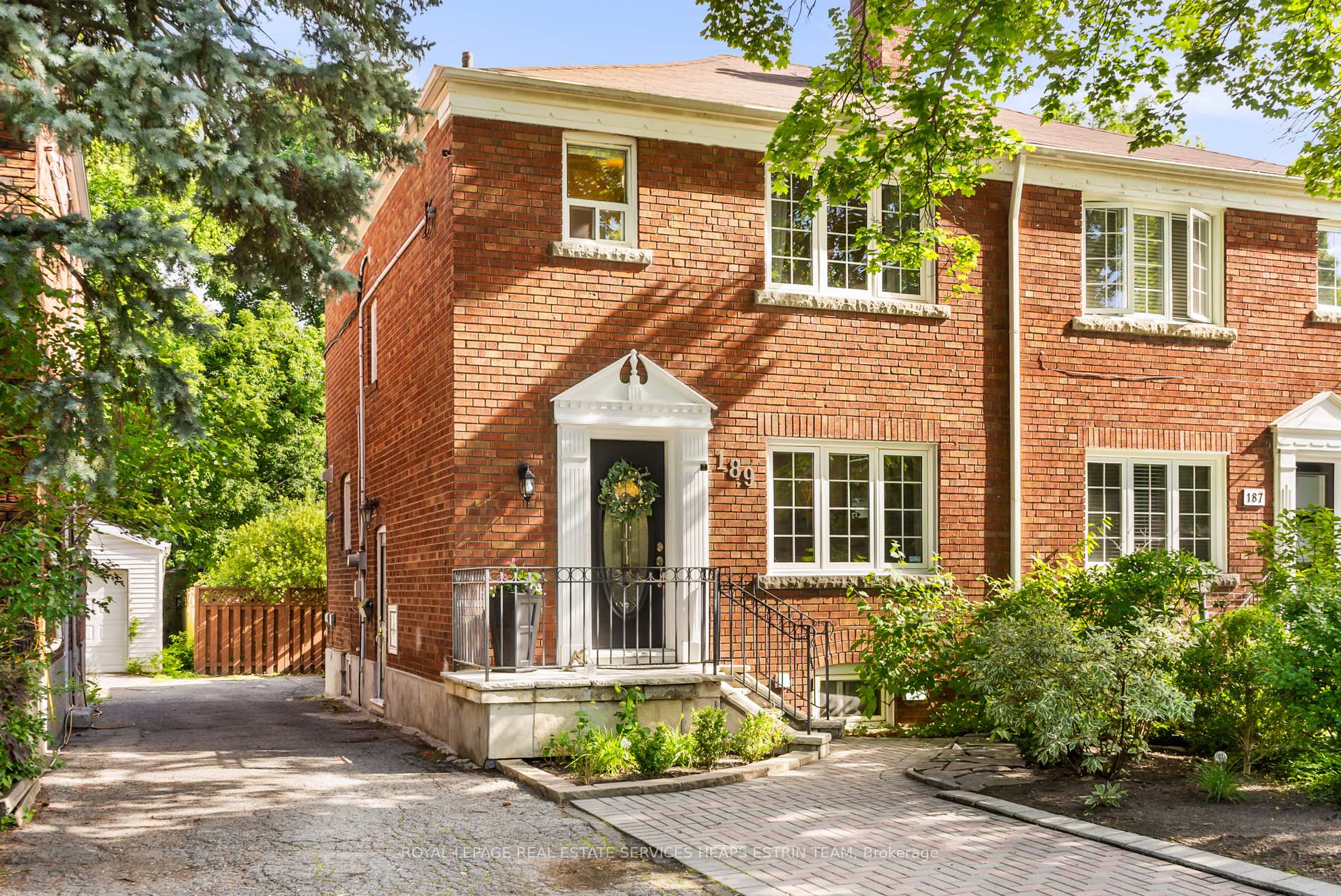 189 Donlea Drive, Toronto, ON M4G 2N1