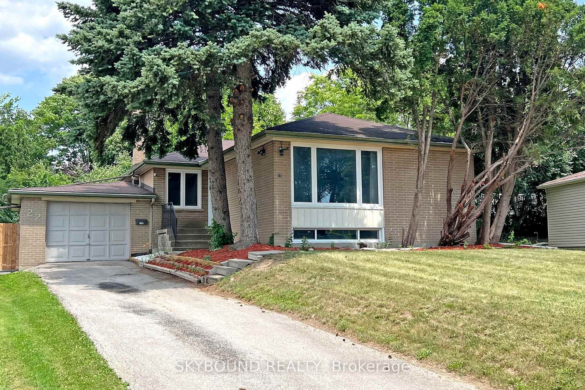 22 Royal Doulton Drive, Toronto, ON M3A 1N5