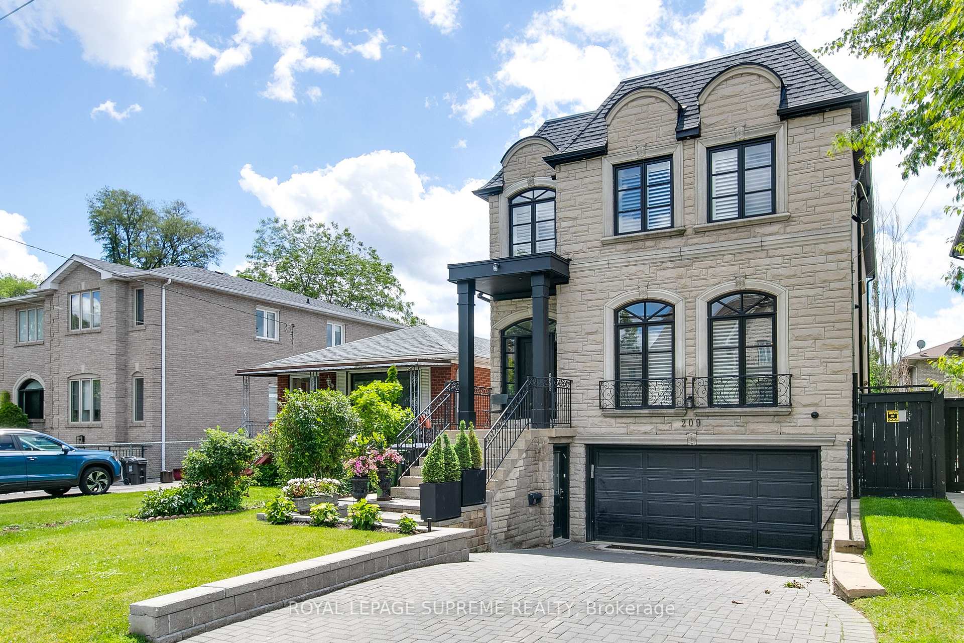 209 Carmichael Avenue, Toronto, ON M5M 2X2