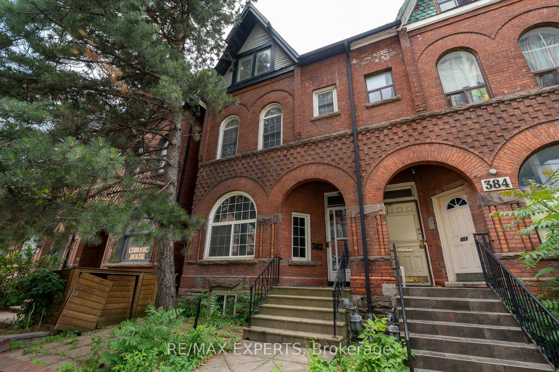 382 Bathurst Street, Toronto, ON M5T 2S6