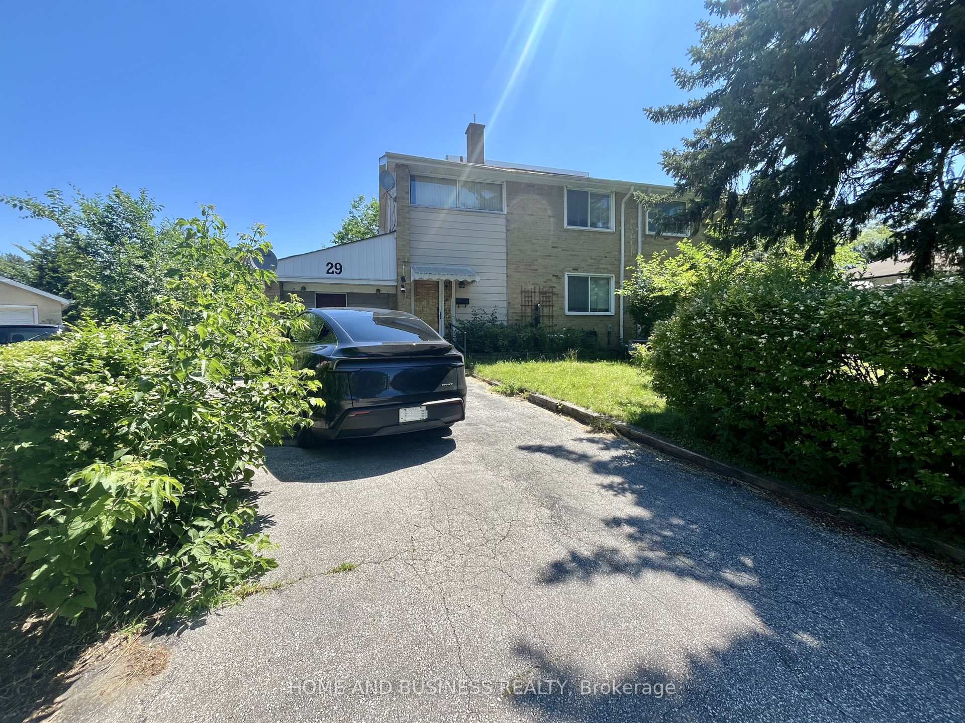 29 Redwing Place, Toronto, ON M3C 2A7