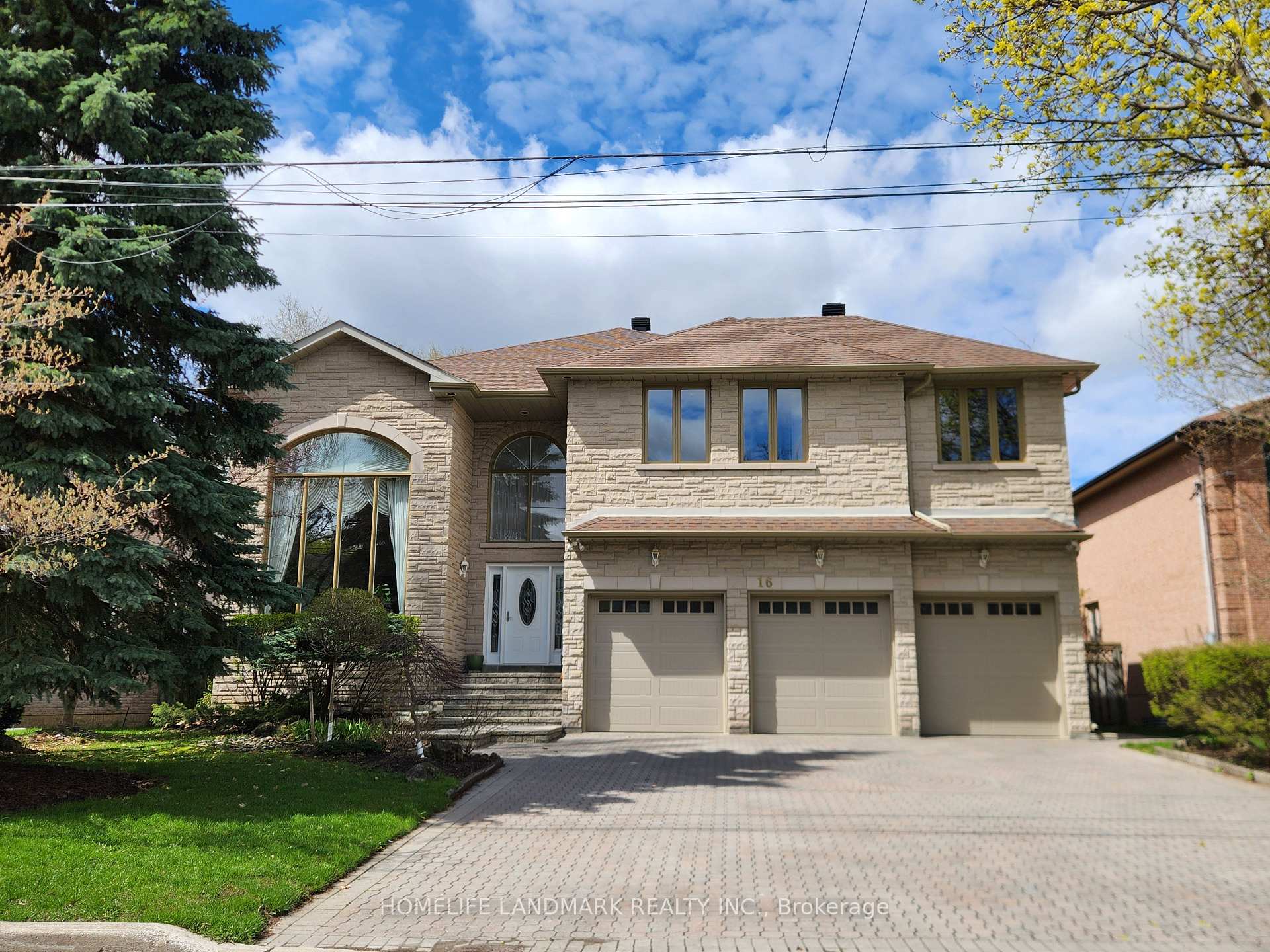 16 Lawnview Drive, Toronto, ON M2N 5J8