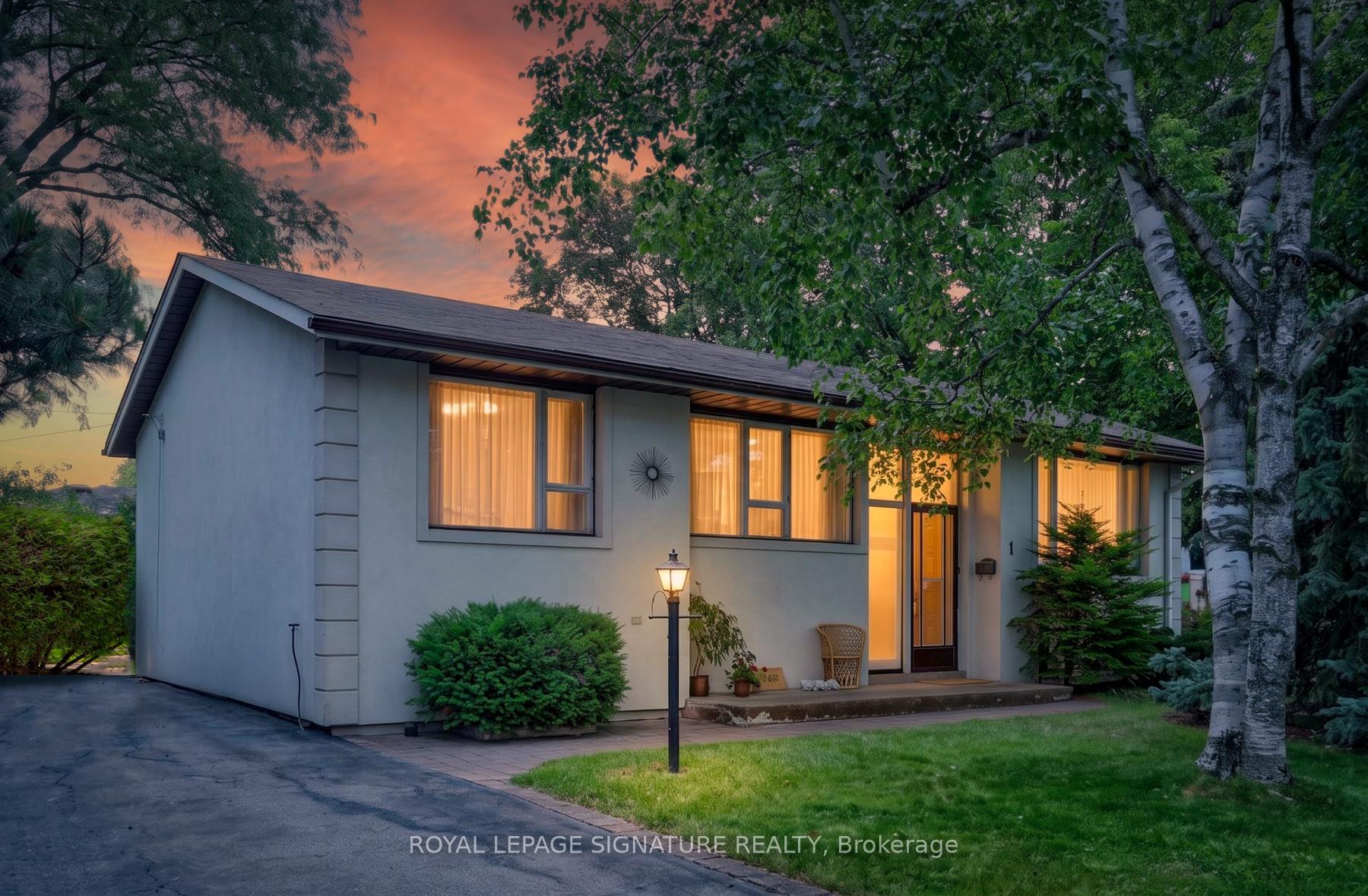 1 Tanburn Place, Toronto, ON M3A 1X6