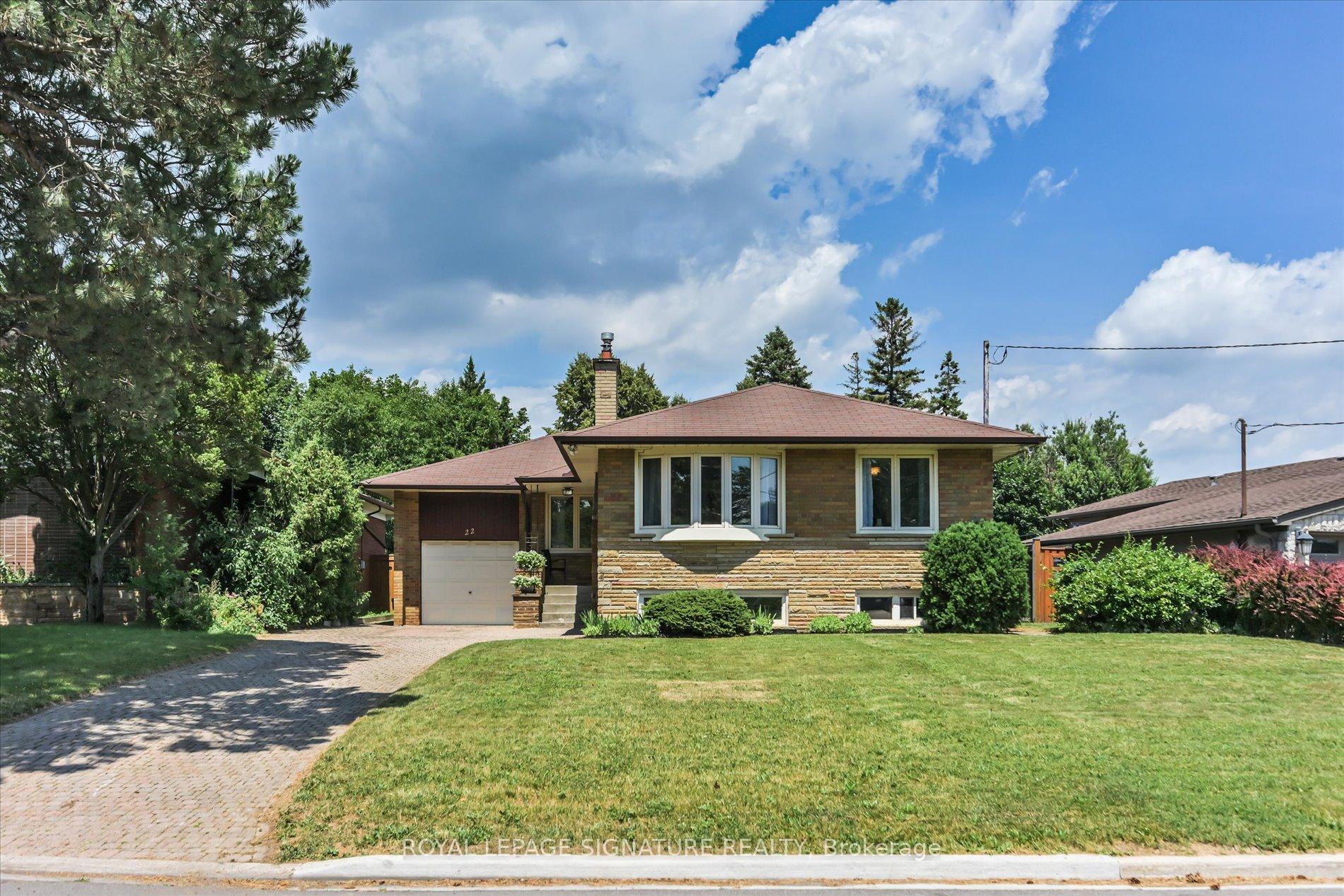 22 Anewen Drive, Toronto, ON M4A 1S2