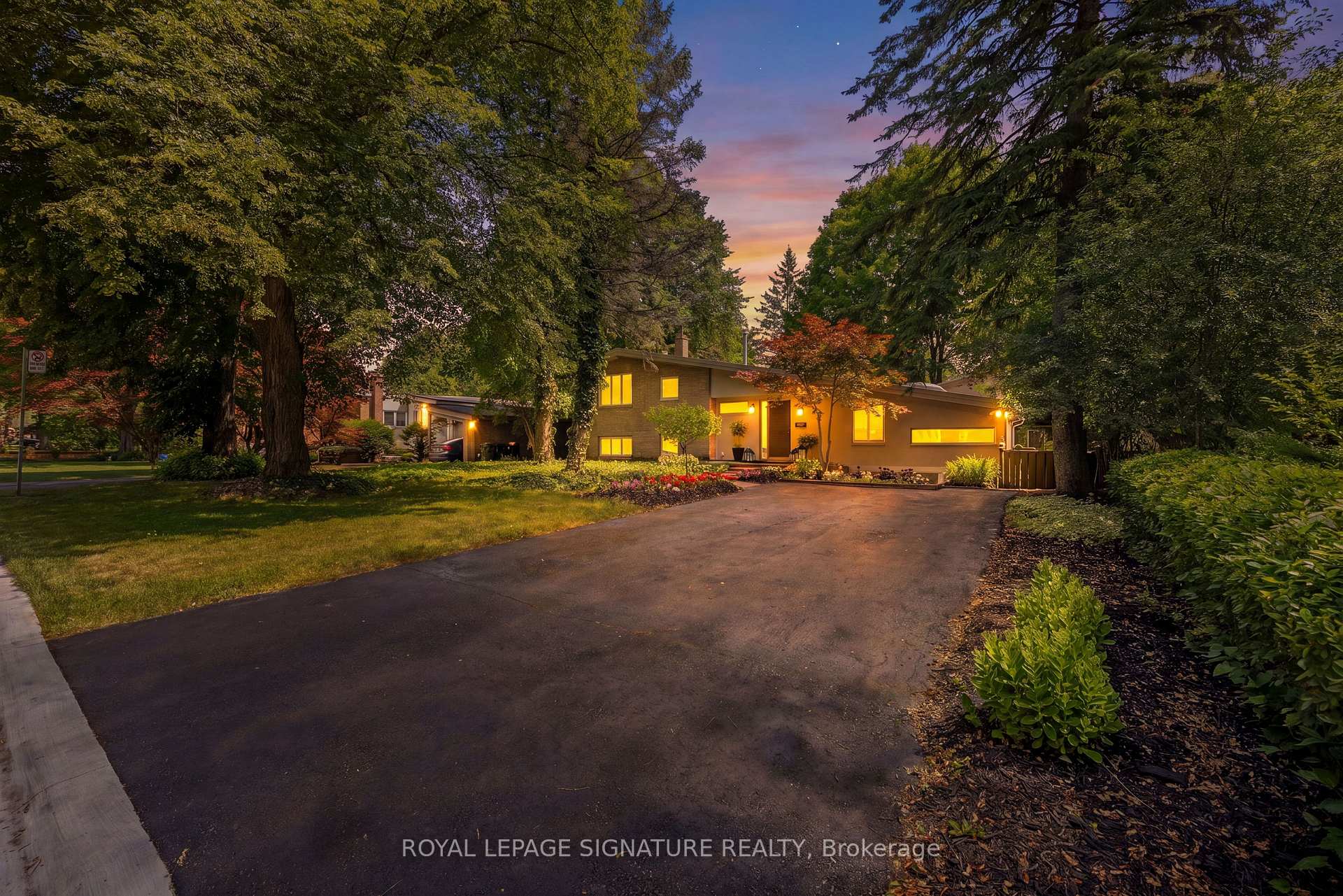 29 Farmcote Road, Toronto, ON M3B 2Z6