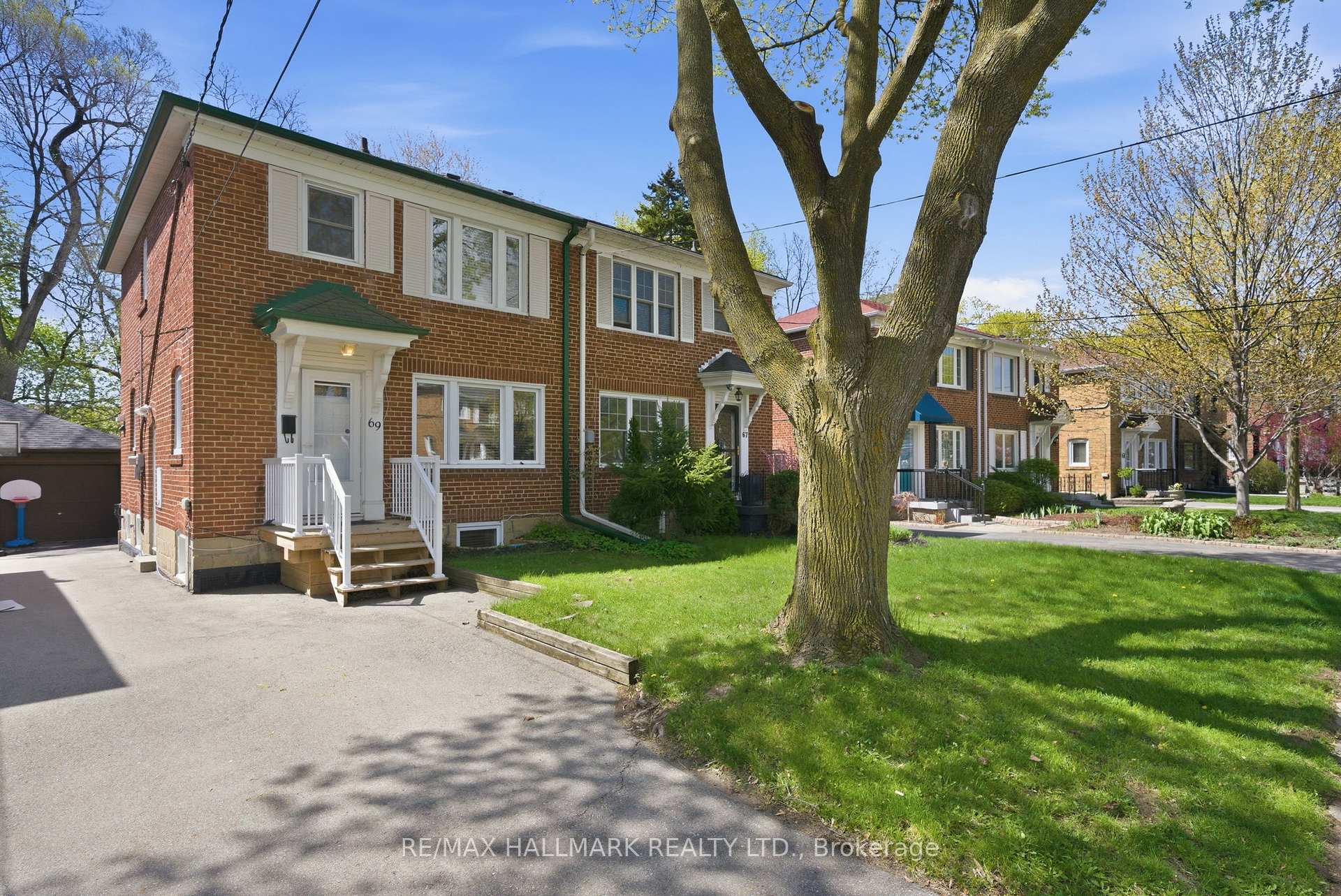 69 Thursfield Crescent, Toronto, ON M4G 2N4