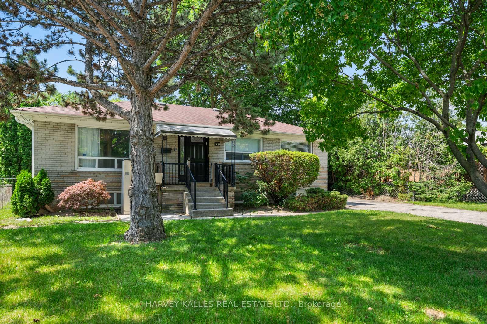 39 Cavotti Crescent, Toronto, ON M3H 4V3