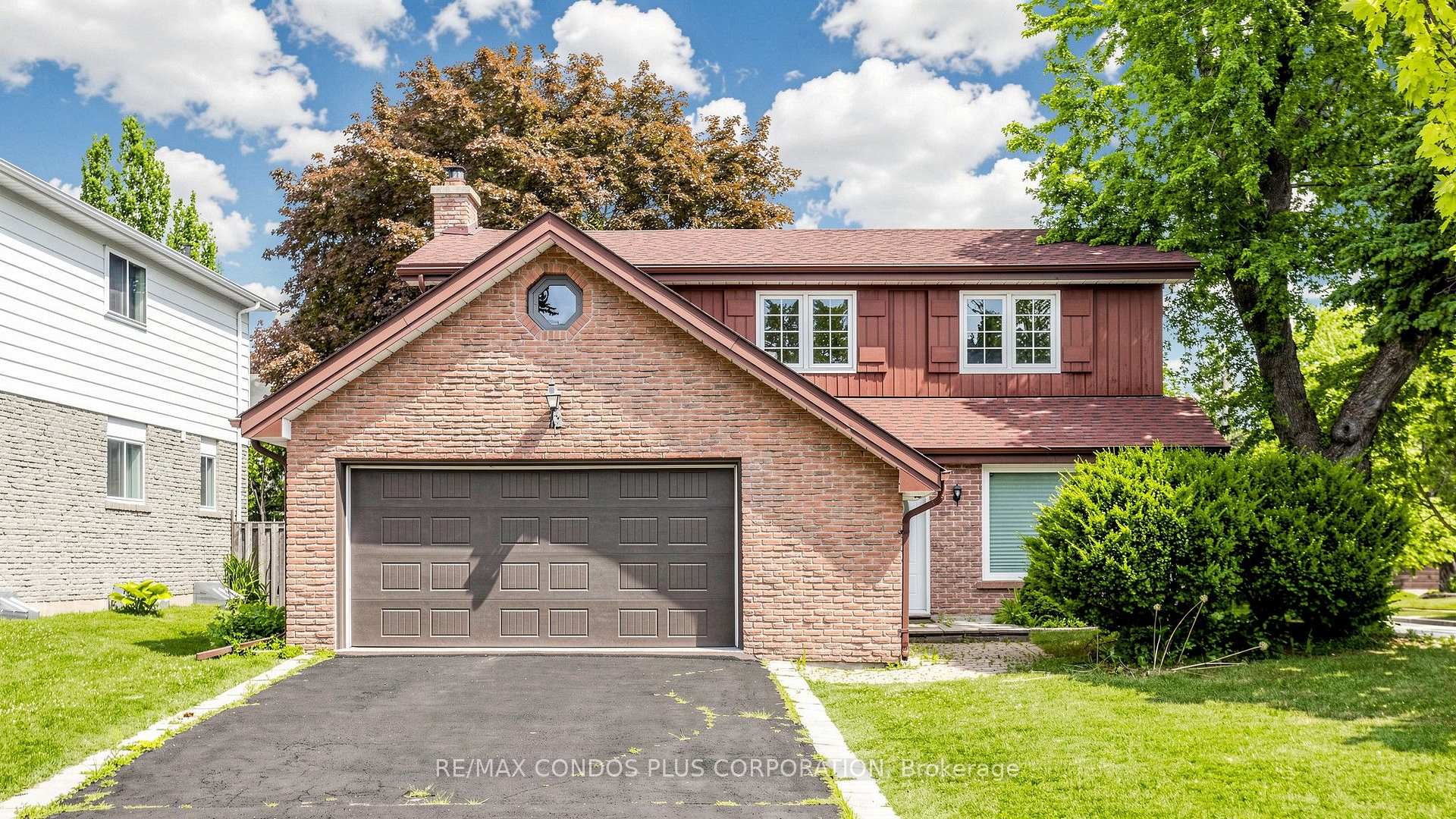 22 Denlow Boulevard, Toronto, ON M3B 1P4