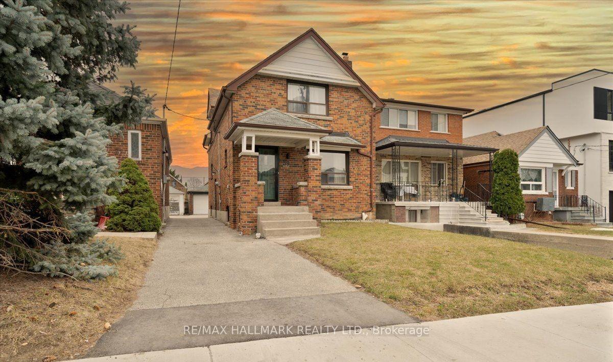 39 Lanark Avenue, Toronto, ON M6C 2B5