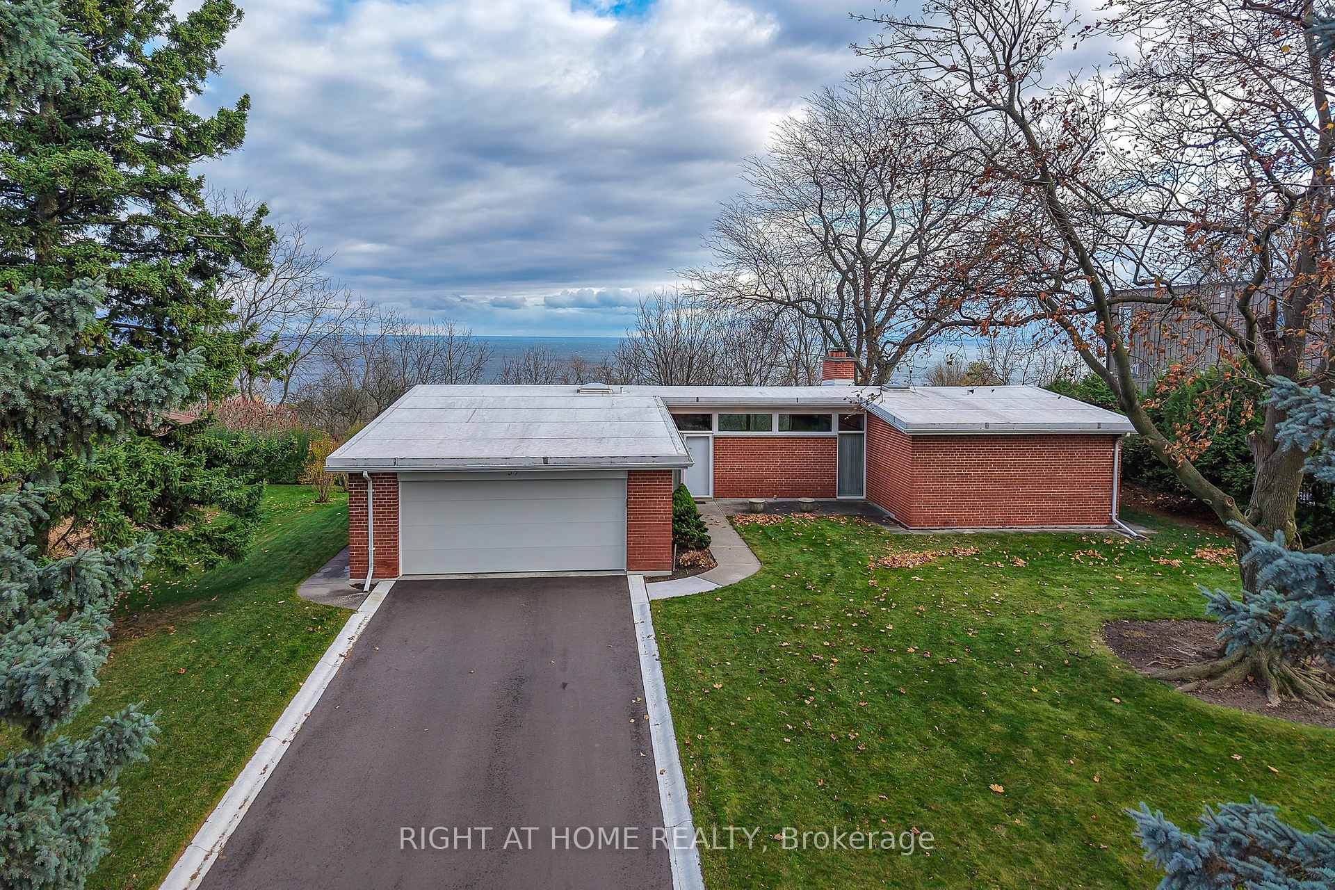 59 Hill Crescent, Toronto, ON M1M 1J3