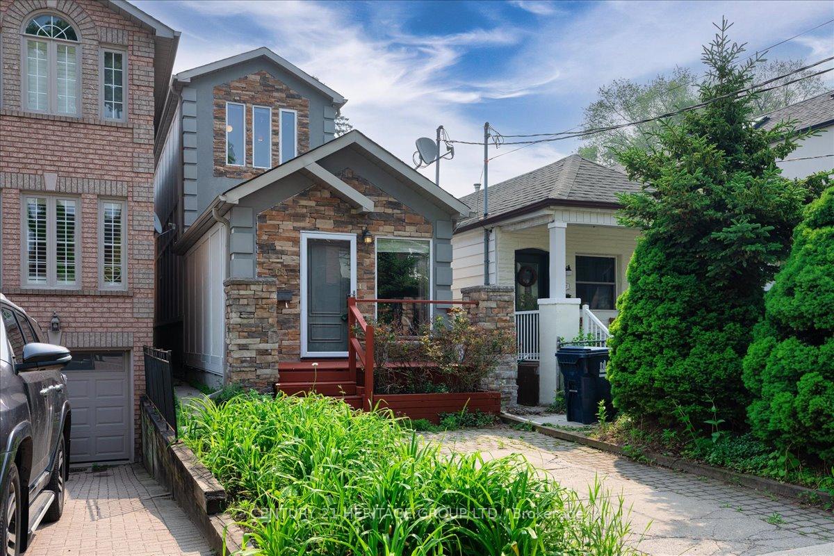 169 King Edward Avenue, Toronto, ON M4C 5J7