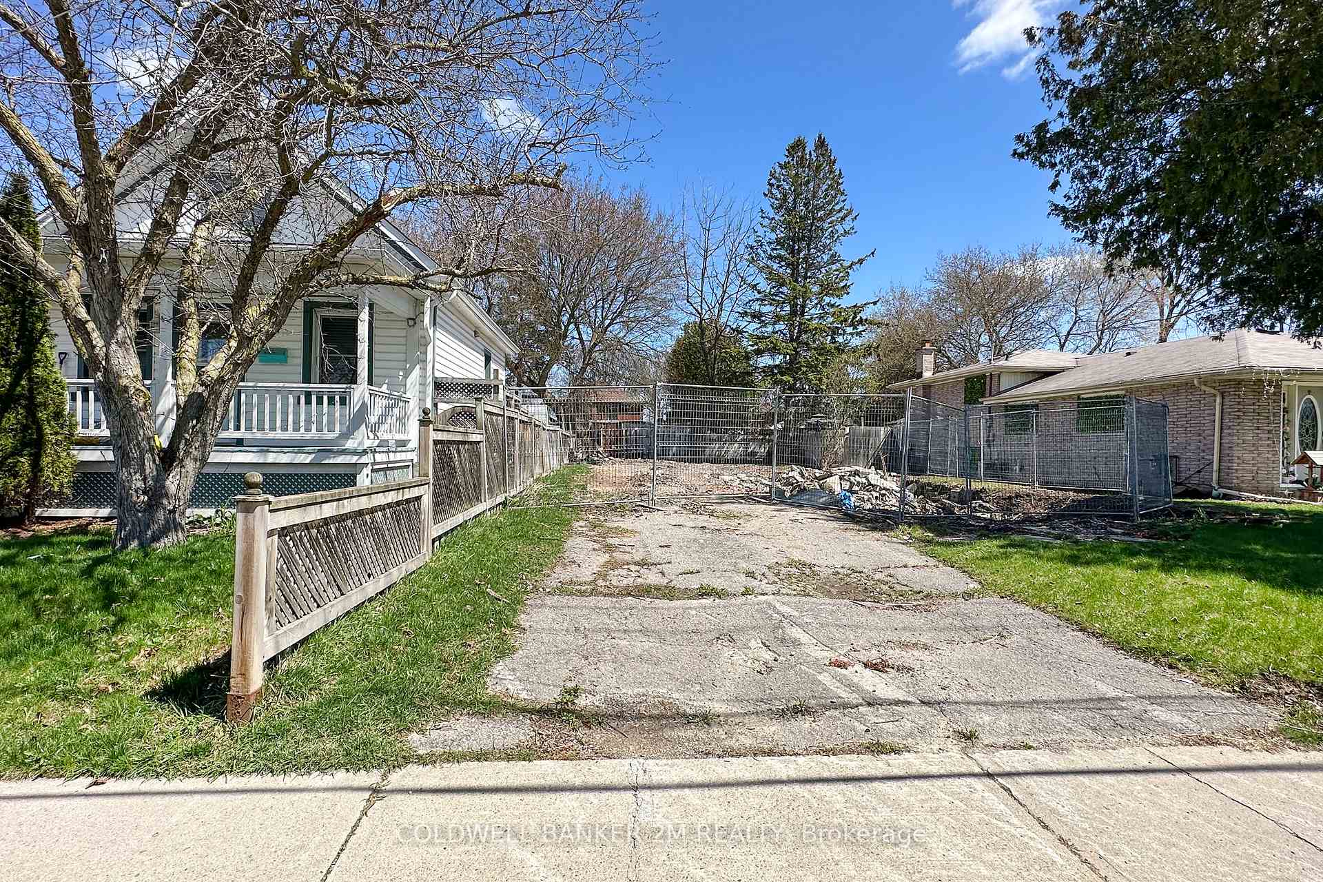 305 Oshawa Boulevard S, Oshawa, ON L1H 5R9