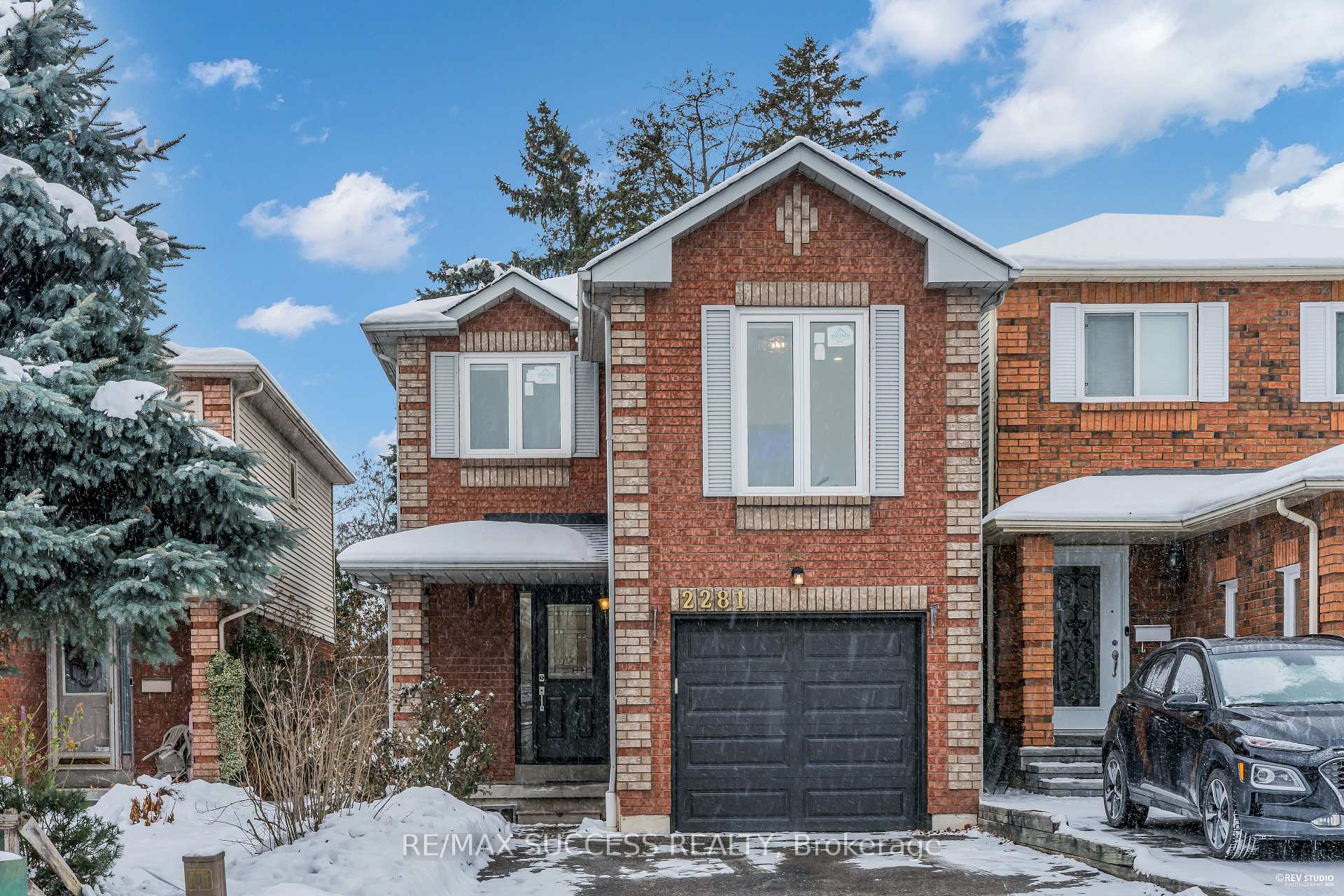 2281 Wildwood Crescent, Pickering, ON L1X 2R7