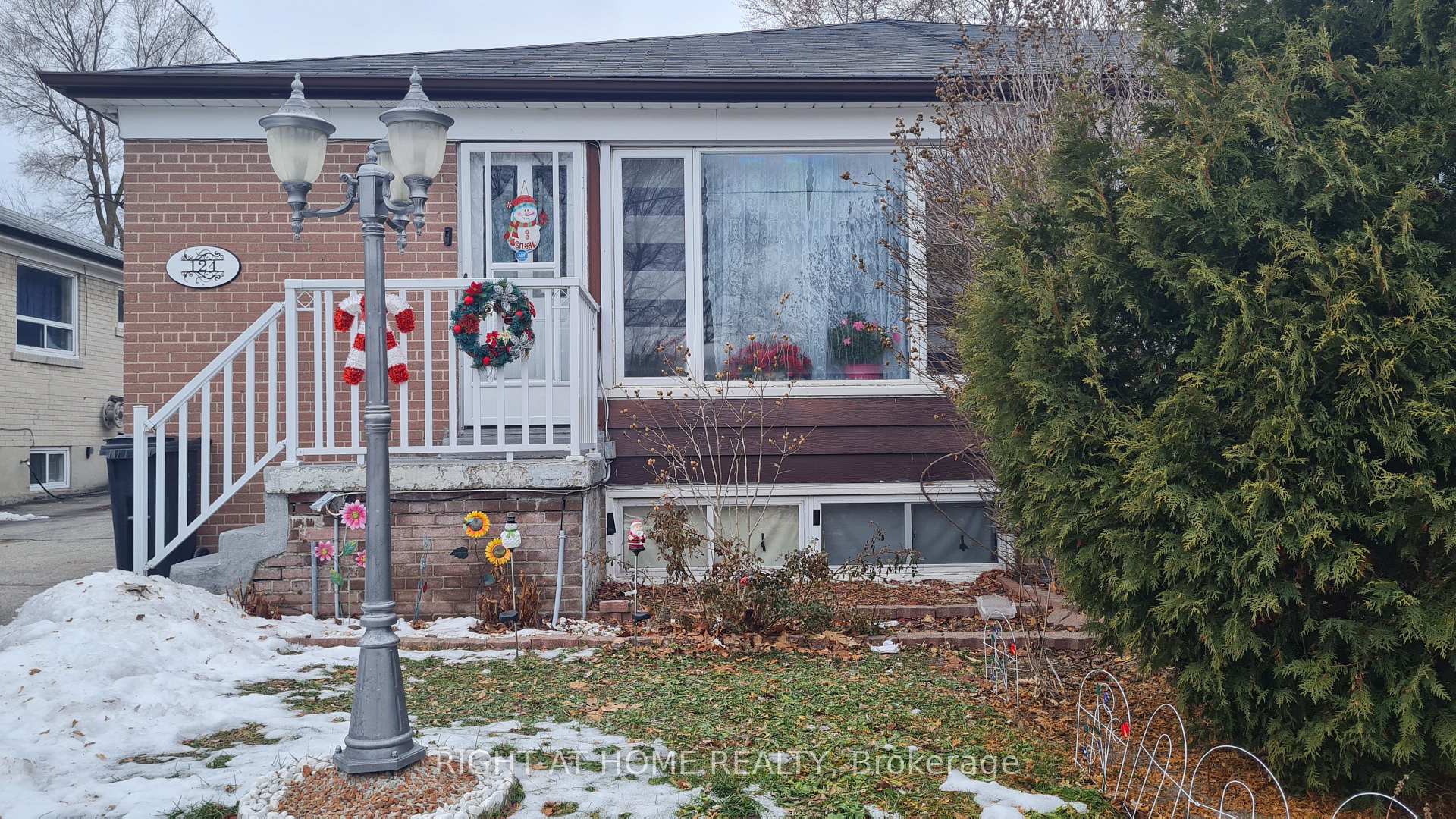 124 Overture Road, Toronto, ON M1E 2W4