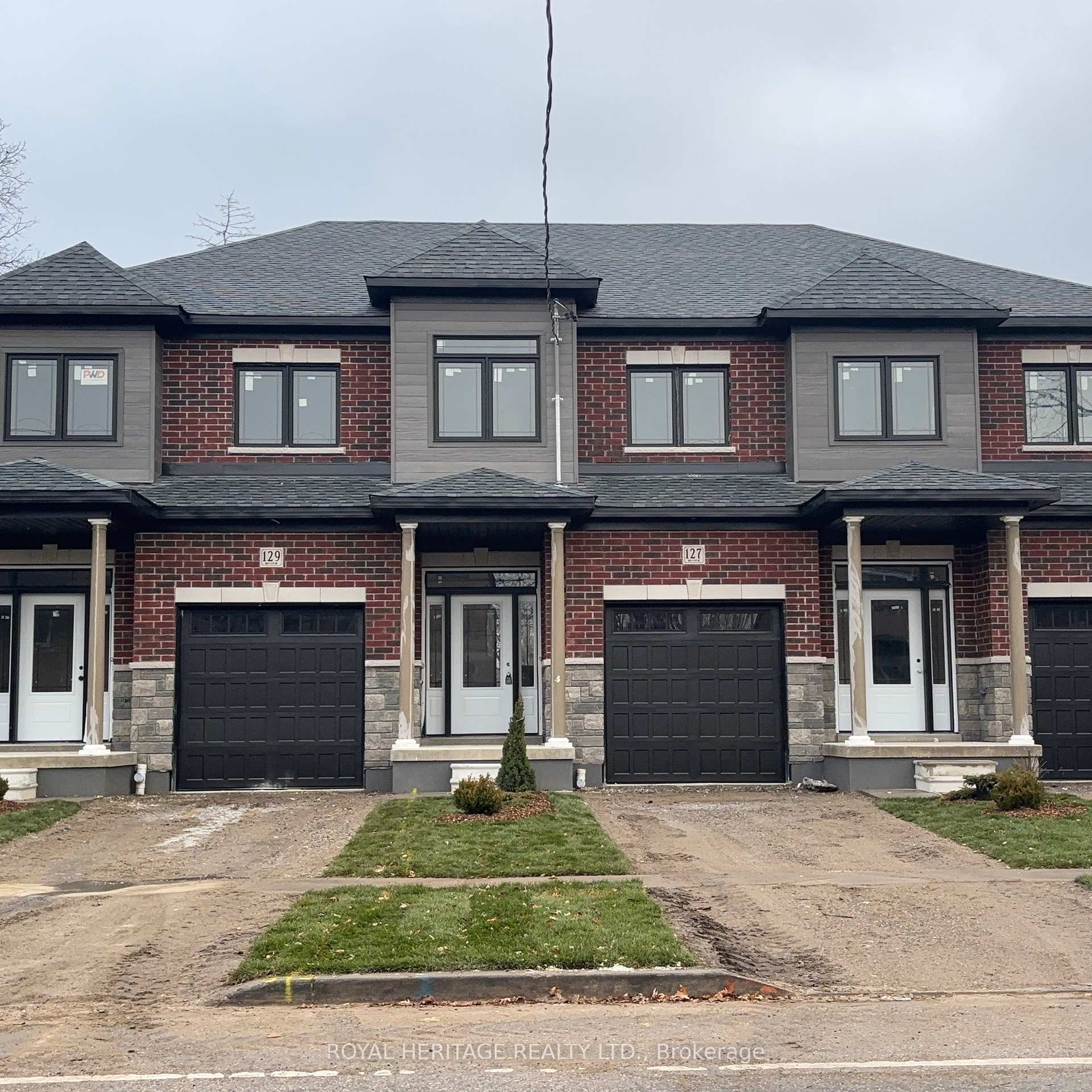 127 Hickory Street N, Whitby, ON L1N 3X6